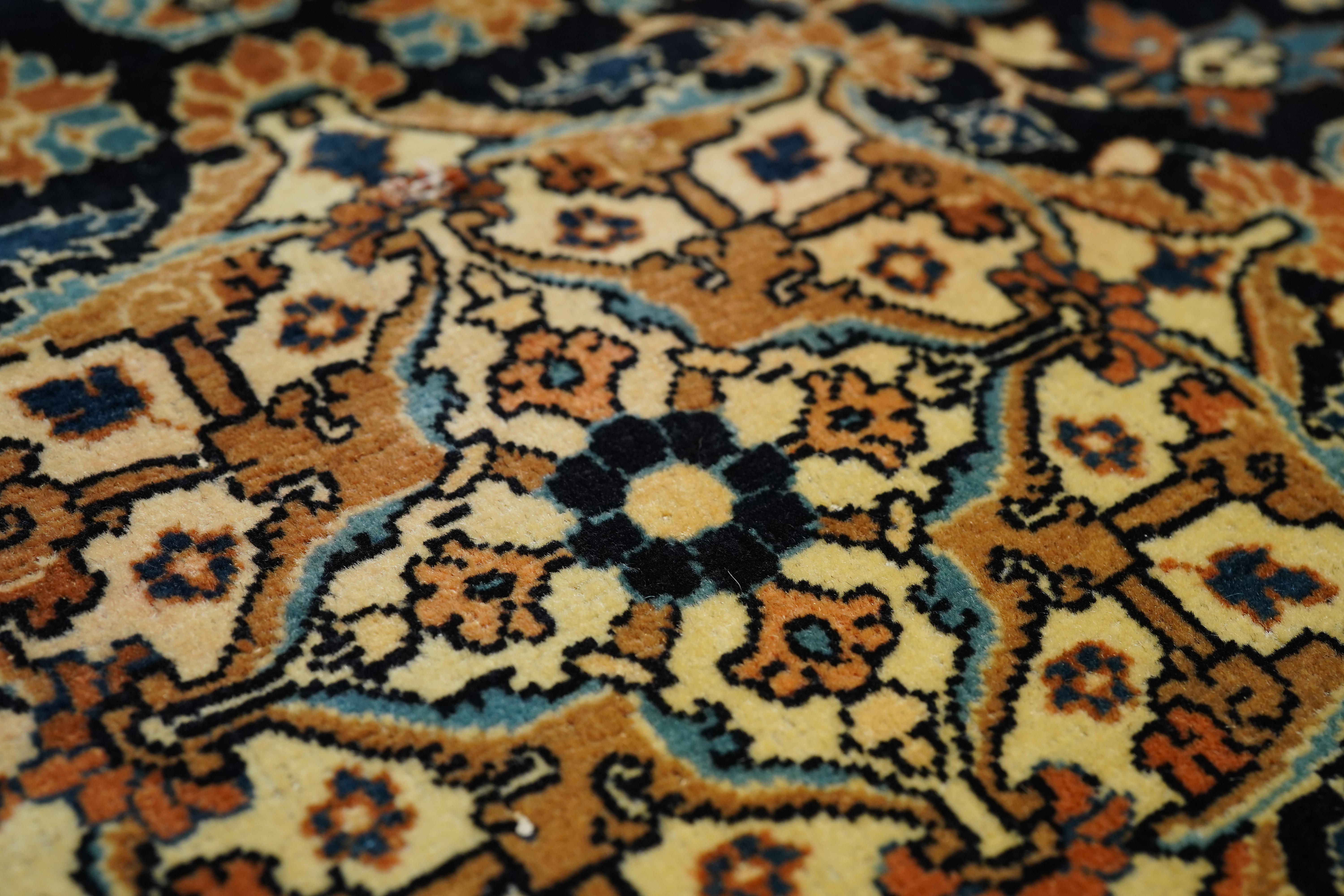 Antiker persischer Haji Jalili Täbris-Teppich 4'7'' x 6'6'' (Handgeknüpft) im Angebot