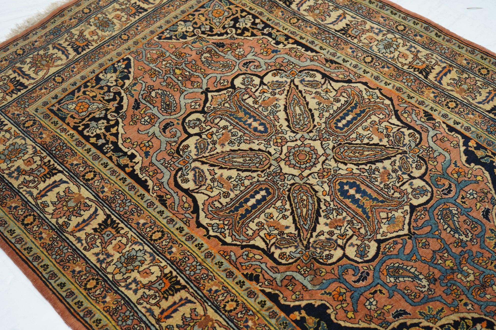 Antiker Haji Jalili Täbris-Teppich 4'4'' x 6'3'' (Handgeschnitzt) im Angebot