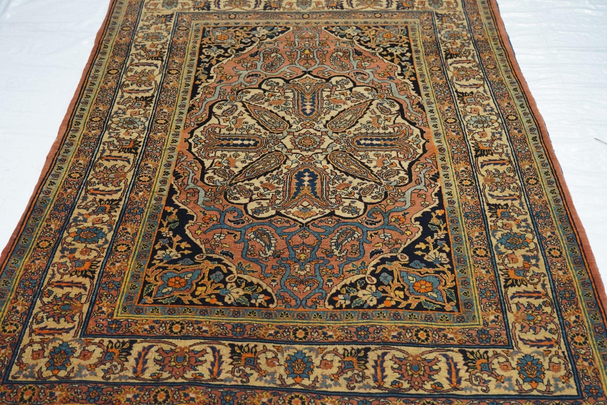 Antiker Haji Jalili Täbris-Teppich 4'4'' x 6'3'' im Zustand „Gut“ im Angebot in New York, NY