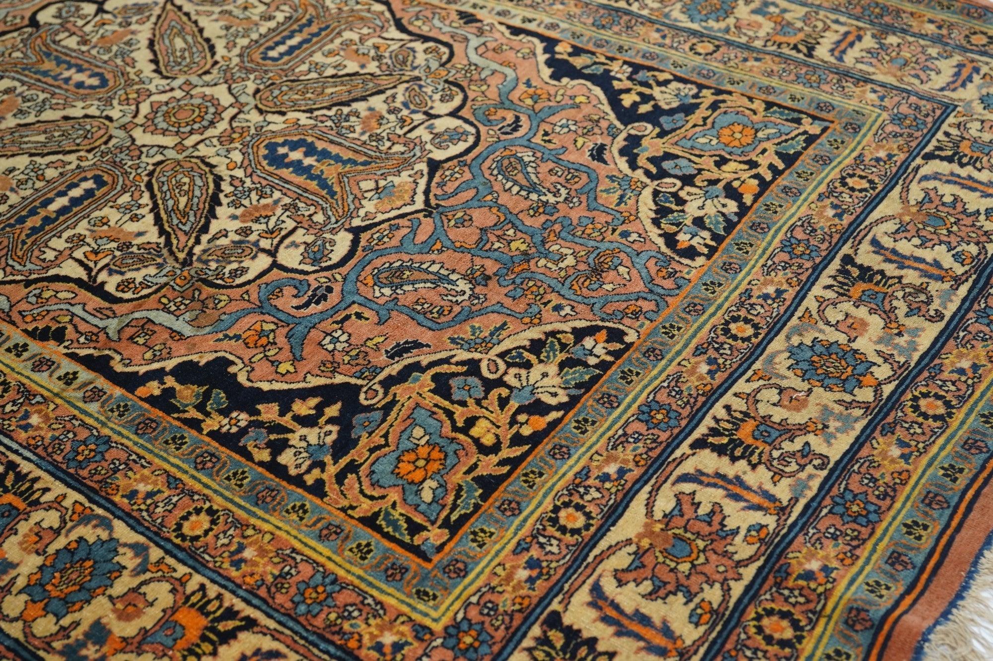 Antiker Haji Jalili Täbris-Teppich 4'4'' x 6'3'' (Persisch) im Angebot
