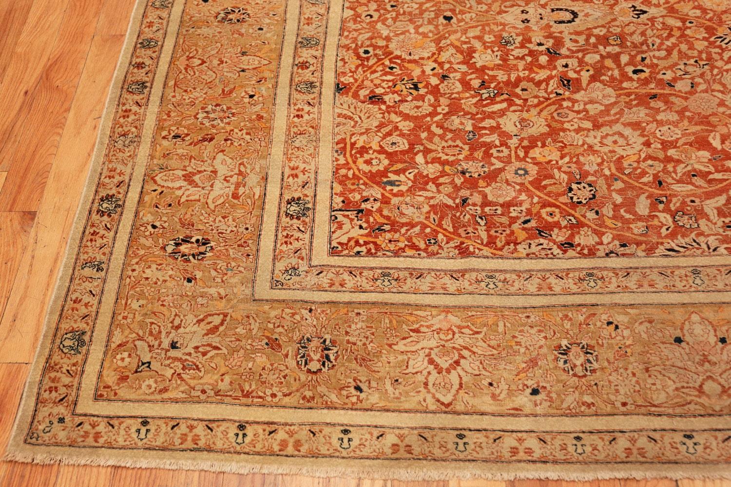 Antique Persian Tabriz Haji Jalili Carpet. Size: 9 ft 6 in x 12 ft 6 in In Excellent Condition In New York, NY