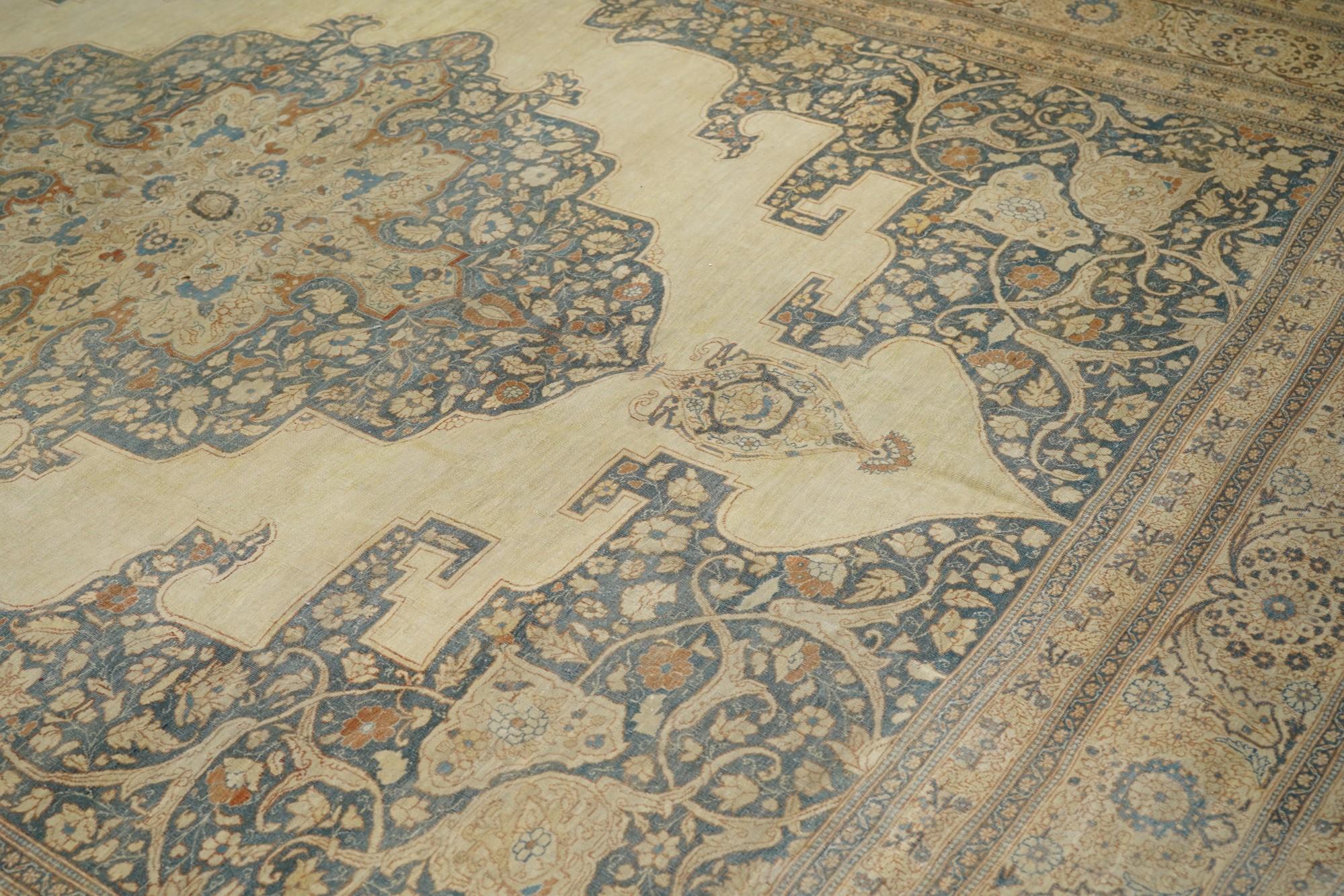 Fine XIX secolo Tappeto antico Haji Jalili Tabriz 10'1'' x 12'3'' in vendita