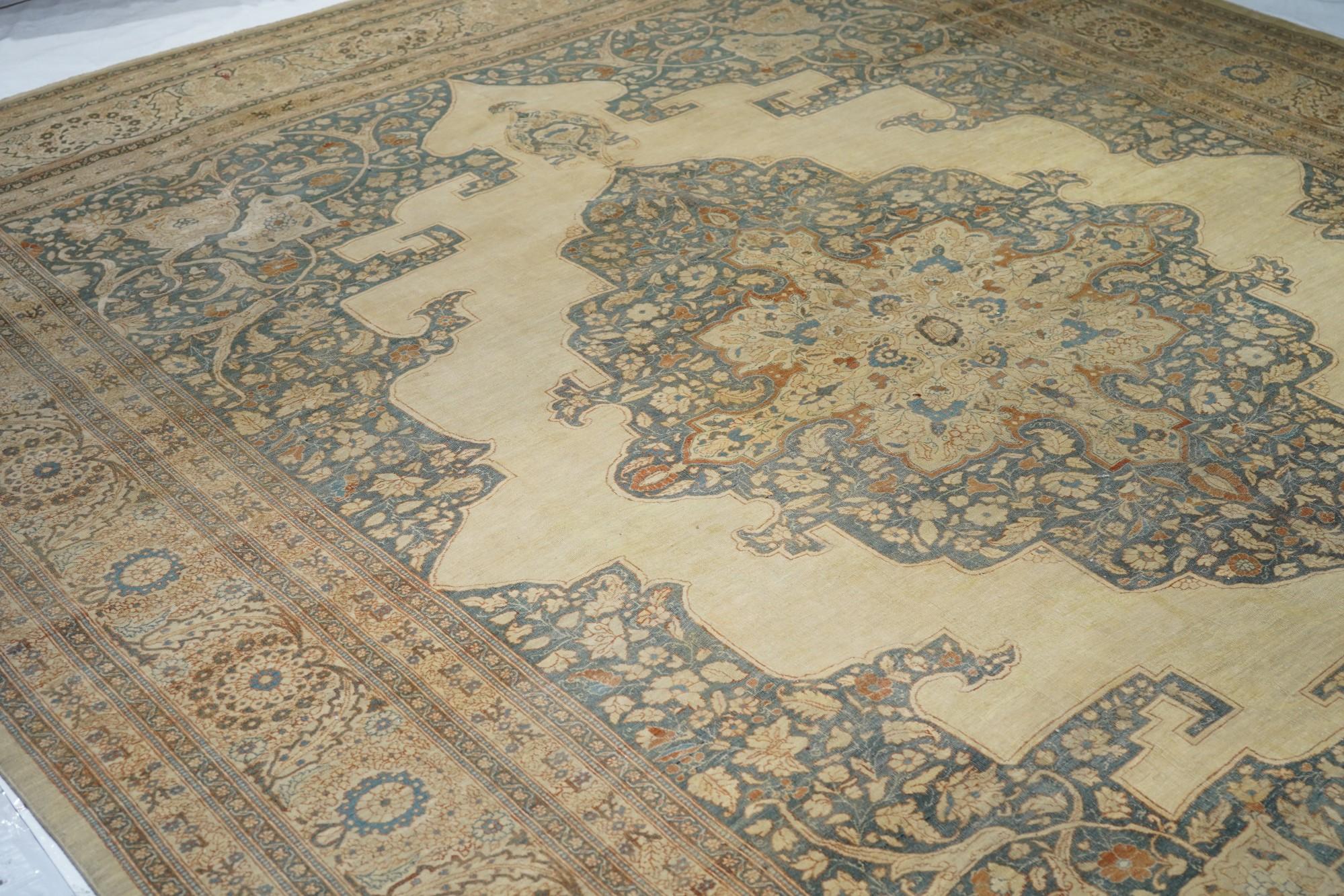 Lana Tappeto antico Haji Jalili Tabriz 10'1'' x 12'3'' in vendita