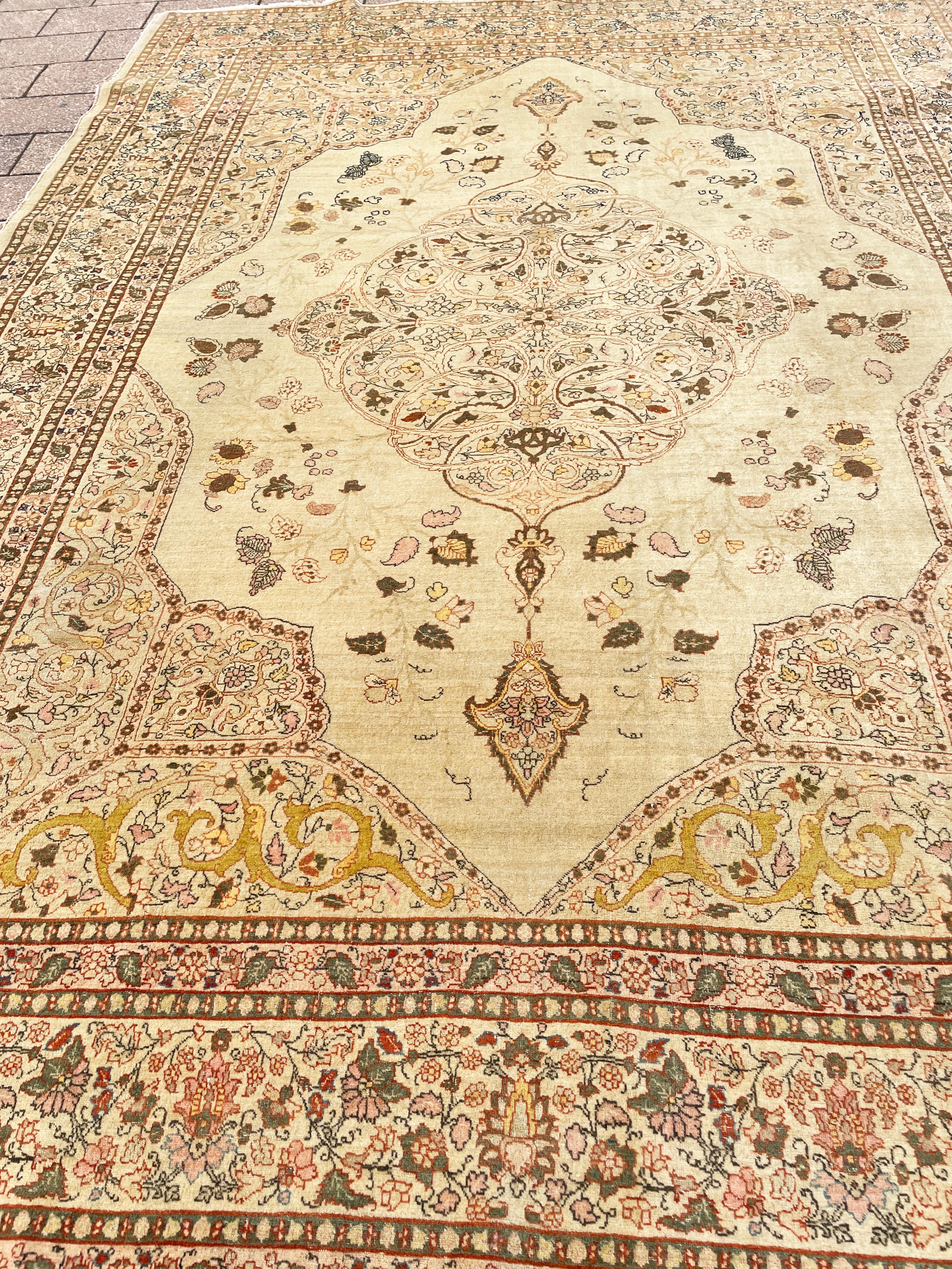 Antique Persian Tabriz Hajji Jalili Carpet, The Best Of Persian Rugs In Excellent Condition For Sale In Evanston, IL