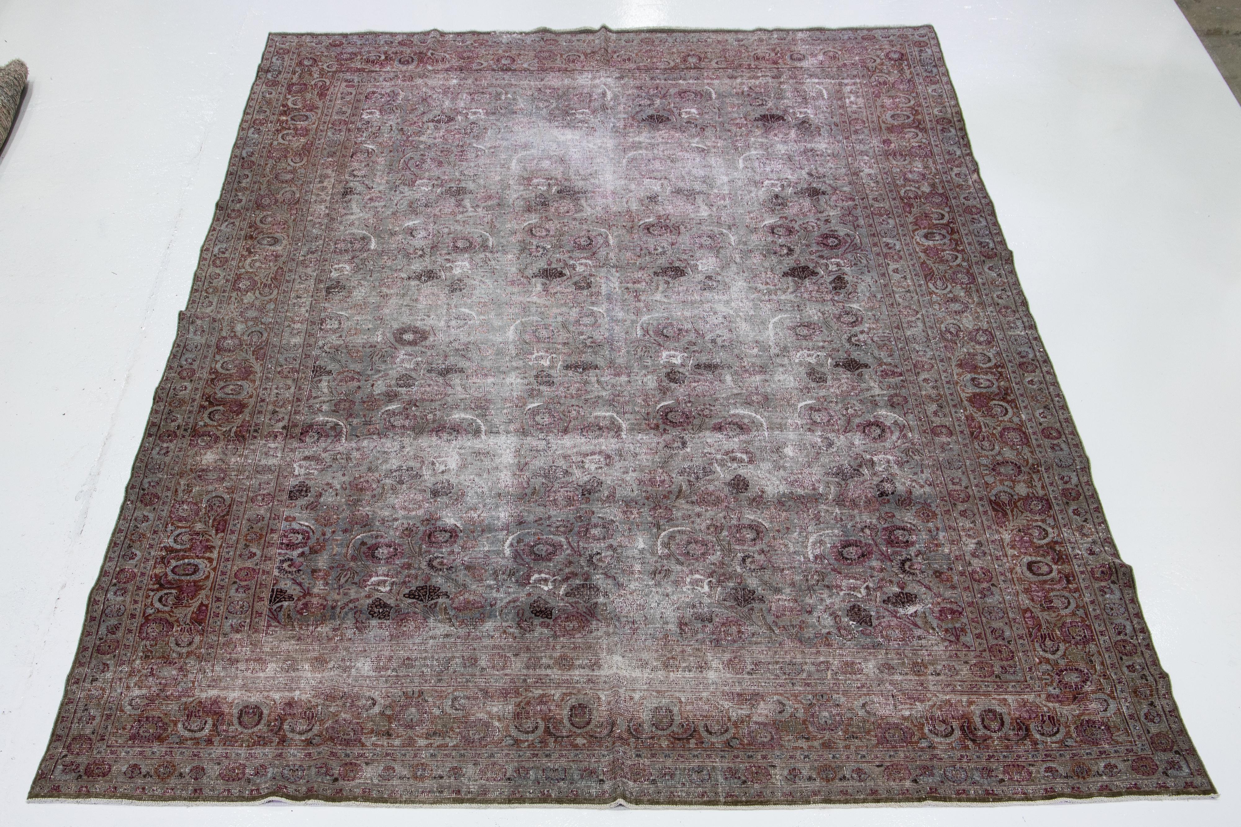 Antico tappeto persiano Tabriz fatto a mano in lana grigia con disegno a trifoglio in vendita 1