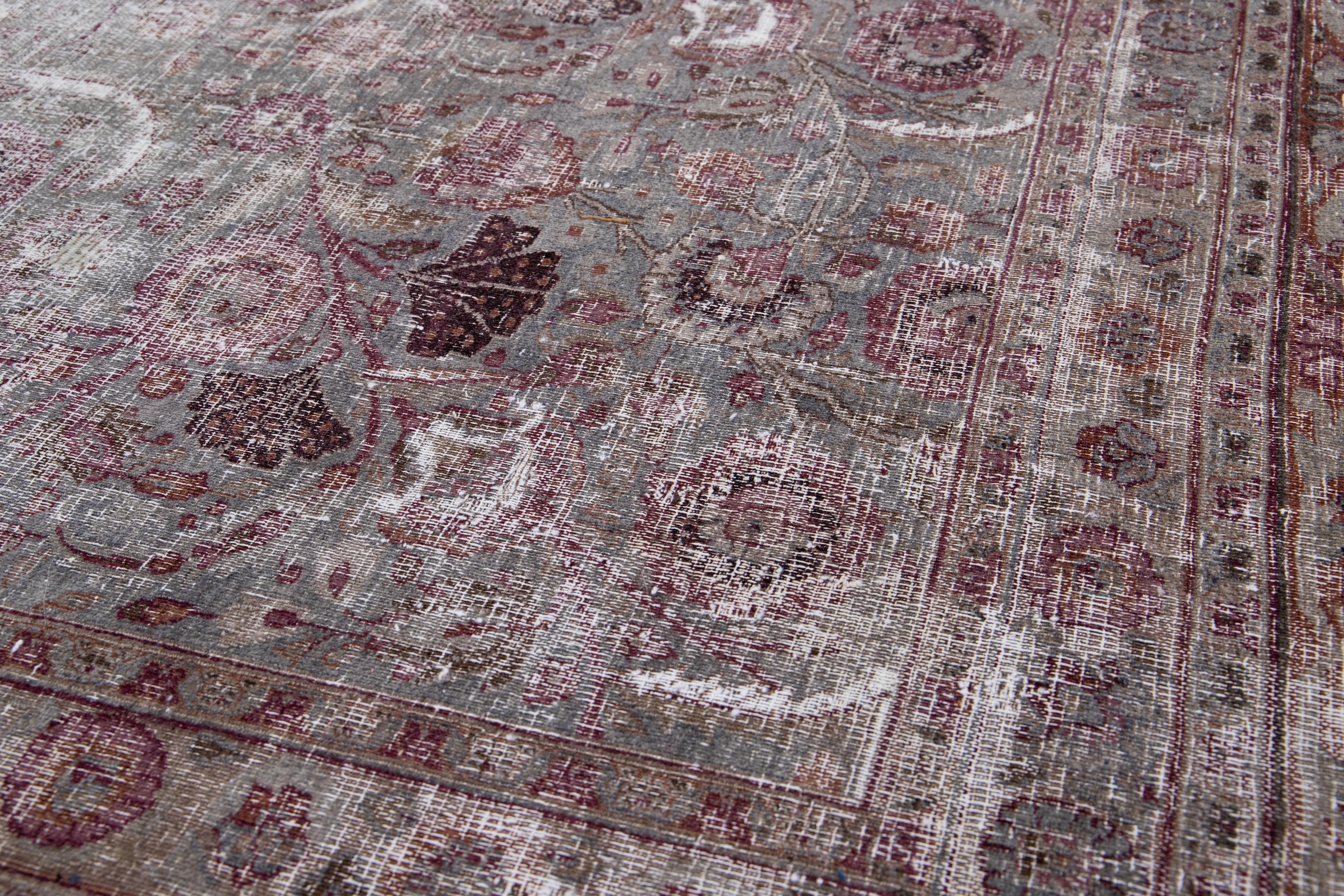 Antico tappeto persiano Tabriz fatto a mano in lana grigia con disegno a trifoglio in vendita 2