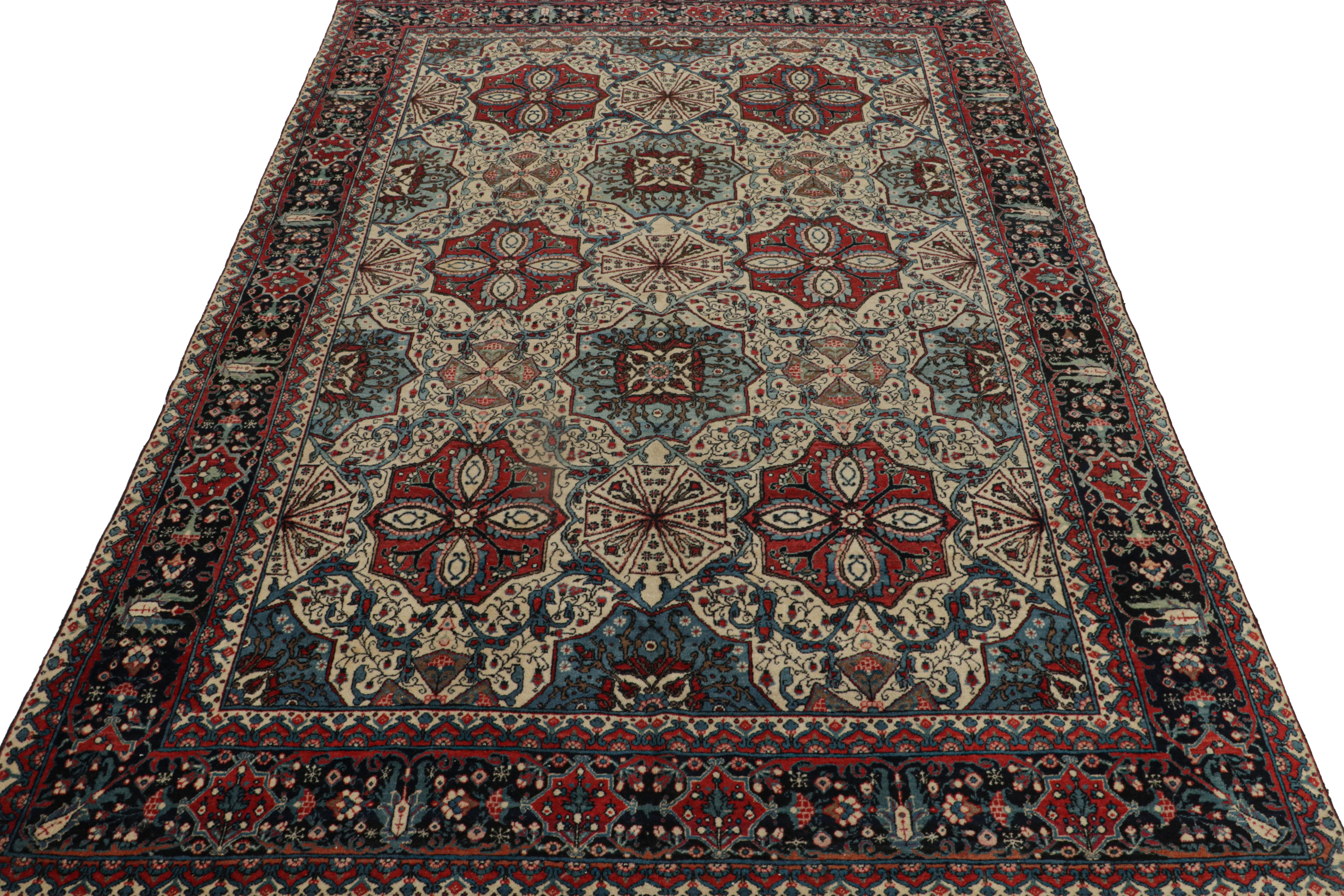Persiano Antico Tabriz persiano nei classici colori rosso, blu e crema da Rug & Kilim in vendita