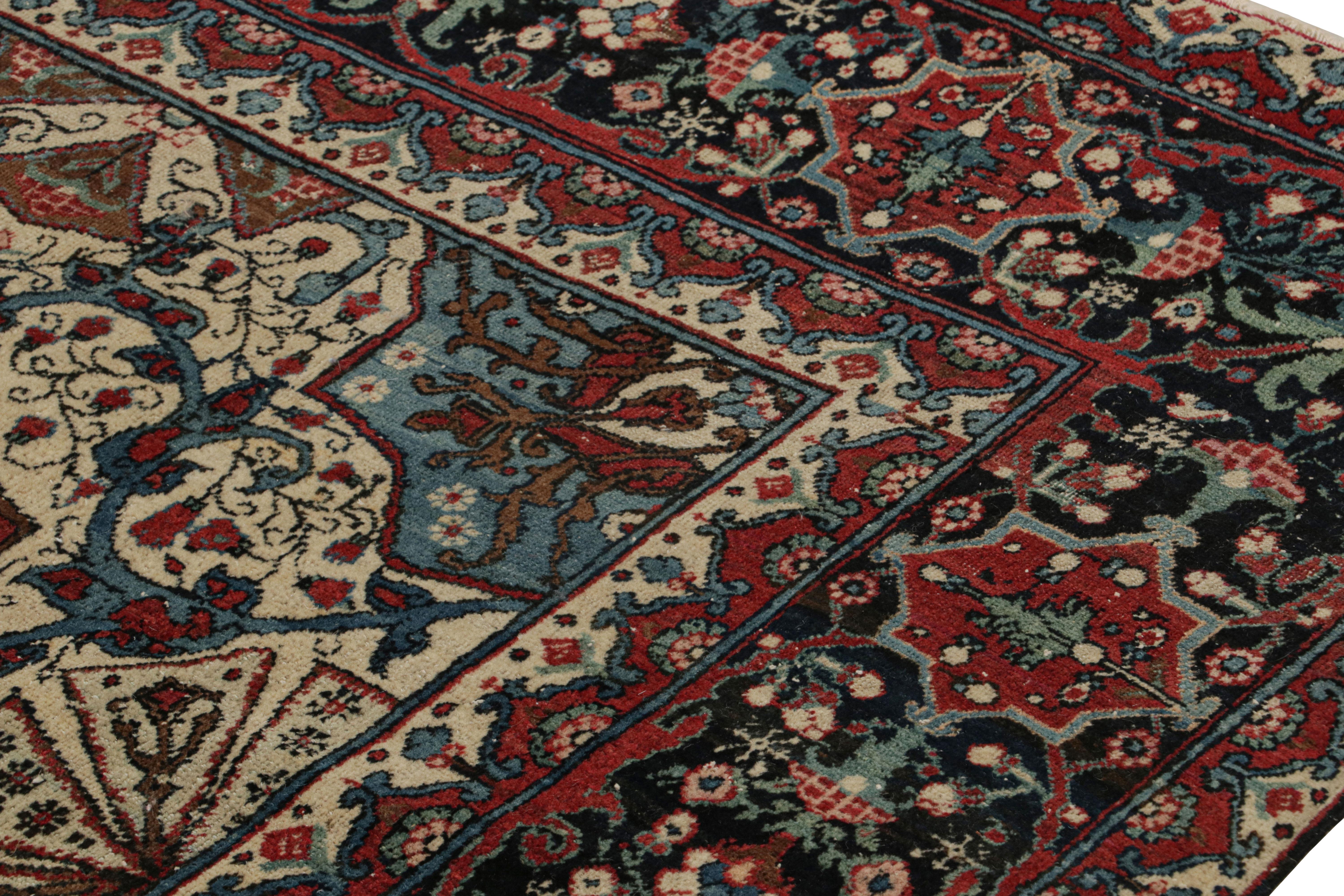 Antico Tabriz persiano nei classici colori rosso, blu e crema da Rug & Kilim In condizioni buone in vendita a Long Island City, NY