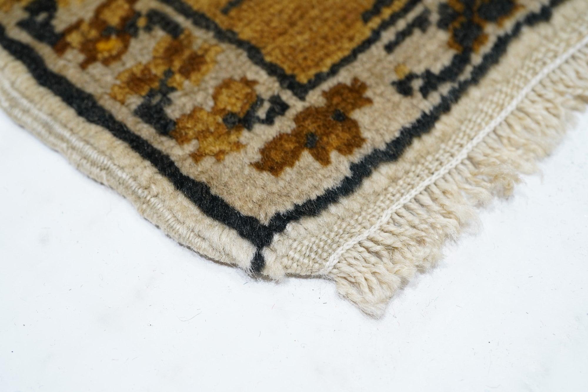 Persiano Antico leone persiano Tabriz in lana  Tappeto 3'7'' x 4'8'' in vendita