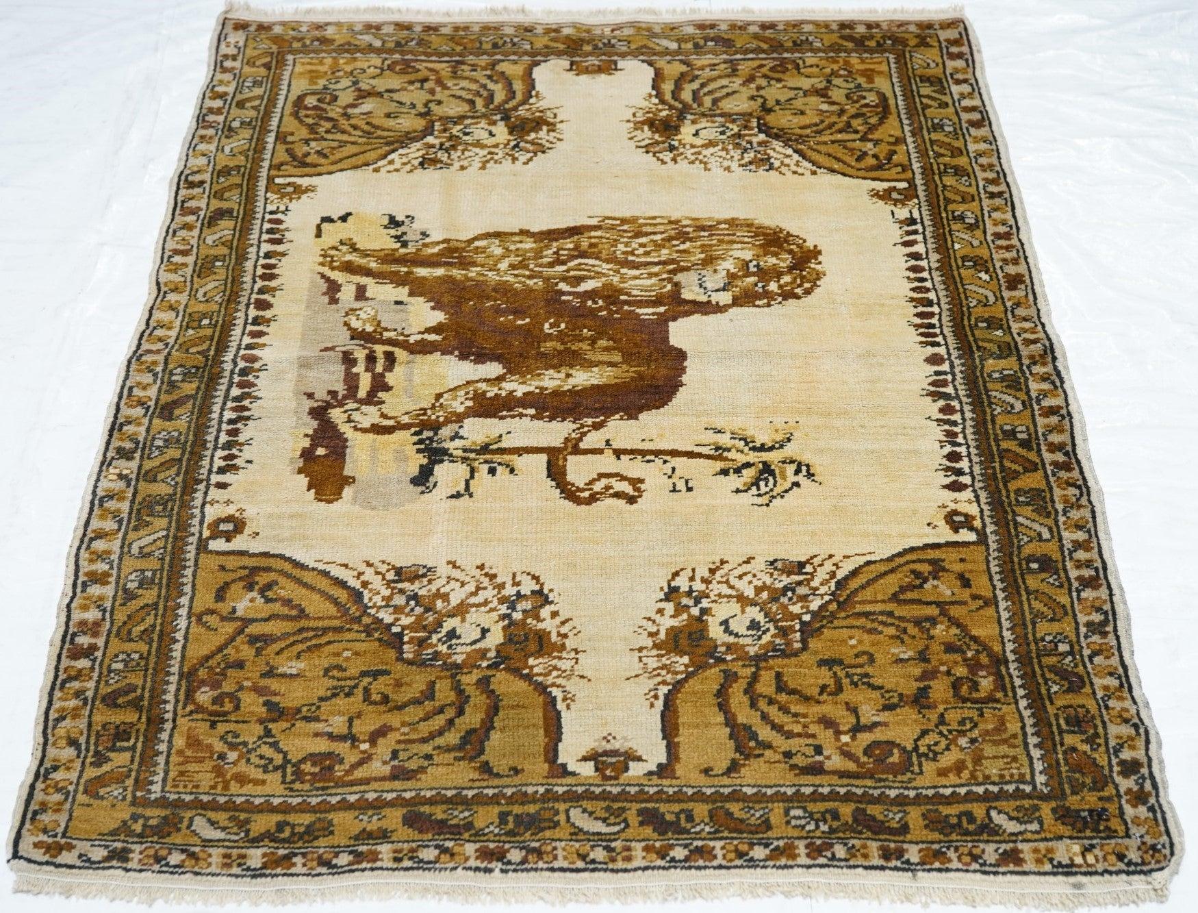 XX secolo Antico leone persiano Tabriz in lana  Tappeto 3'7'' x 4'8'' in vendita