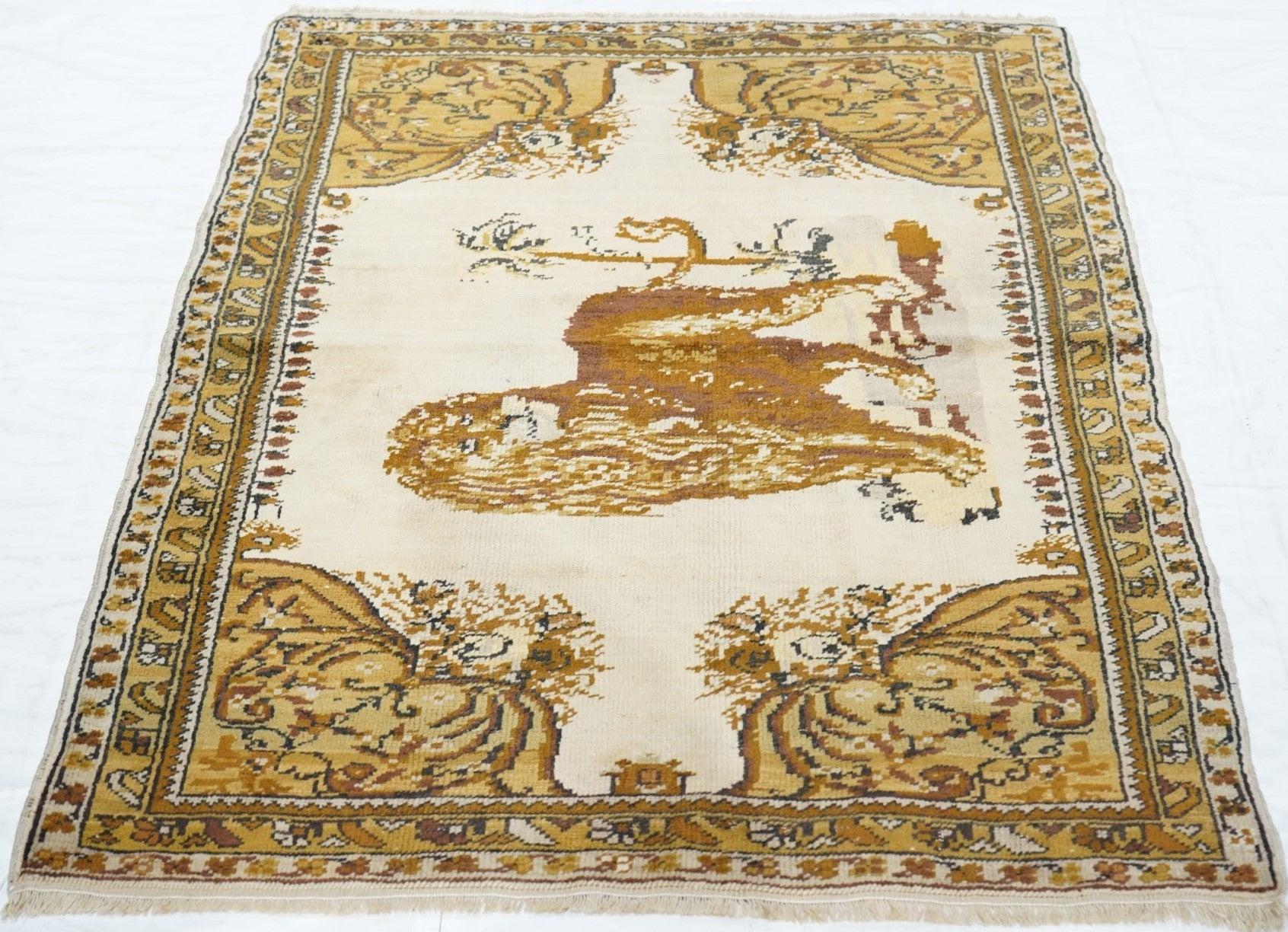 Antico leone persiano Tabriz in lana  Tappeto 3'7'' x 4'8'' in vendita 1