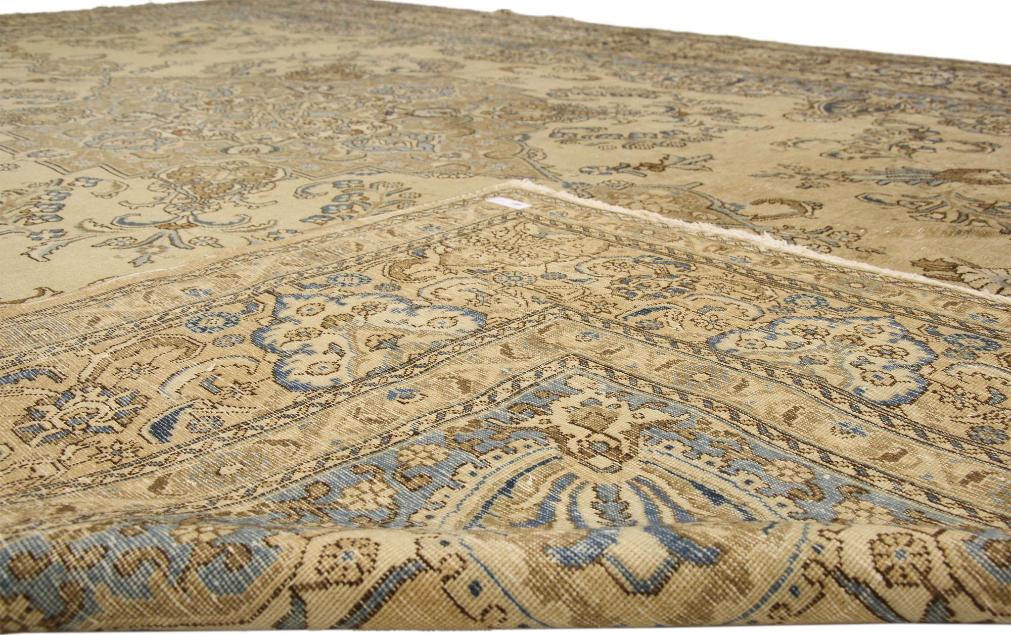 Antique Persian Tabriz Medallion Rug with Traditional Style and Coastal Vibes In Good Condition For Sale In Dallas, TX