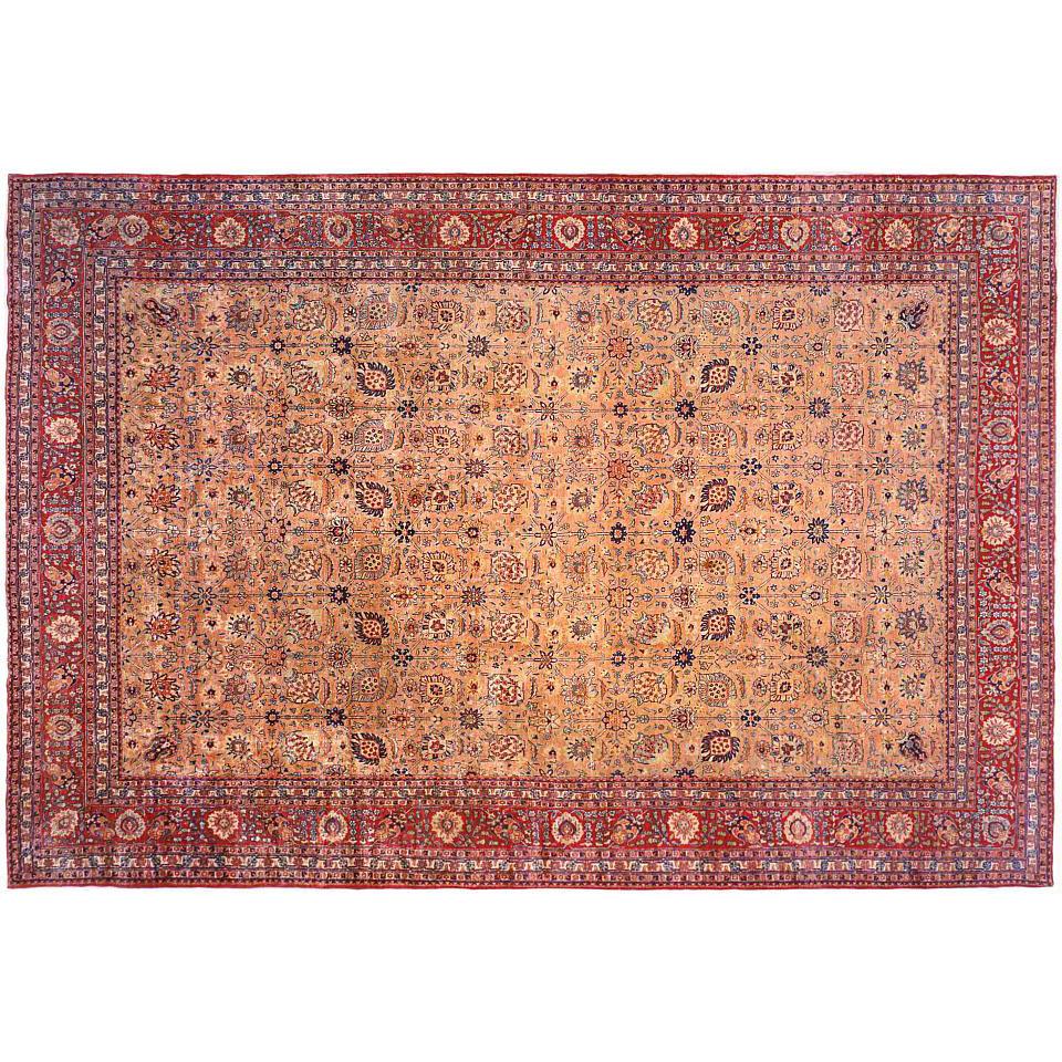 Tapis oriental persan antique de Tabriz, de grande taille avec motif floral sur toute sa surface