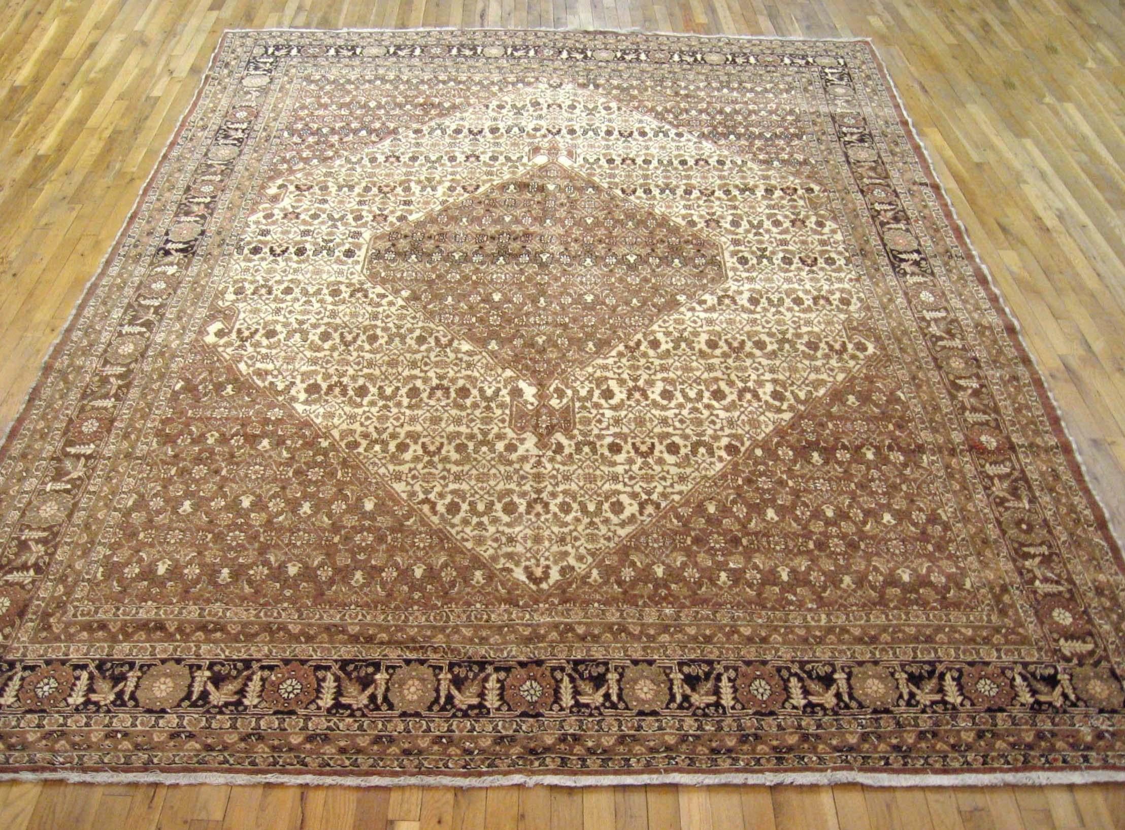 Antique Persian Tabriz oriental carpet, circa 1920, room sized.

An antique Persian Tabriz oriental carpet, circa 1920. Size: 12'1