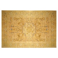 Antiker persischer Täbris- orientalischer Teppich in Zimmergröße mit zentralem Medaillon