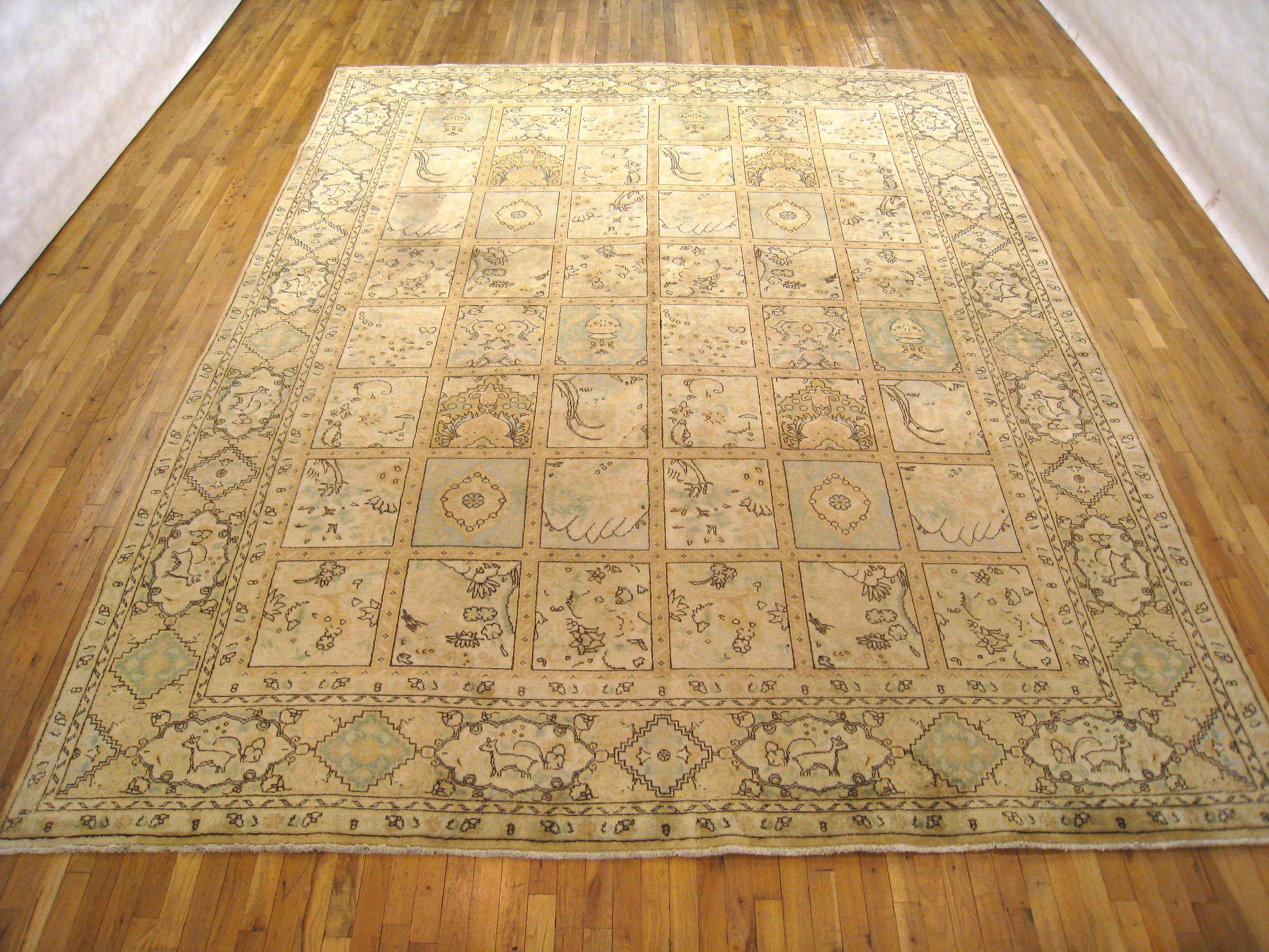 Vintage Persian Tabriz oriental carpet, circa 1940, room sized.

A Vintage Persian Tabriz oriental carpet, circa 1940. Size: 12'9