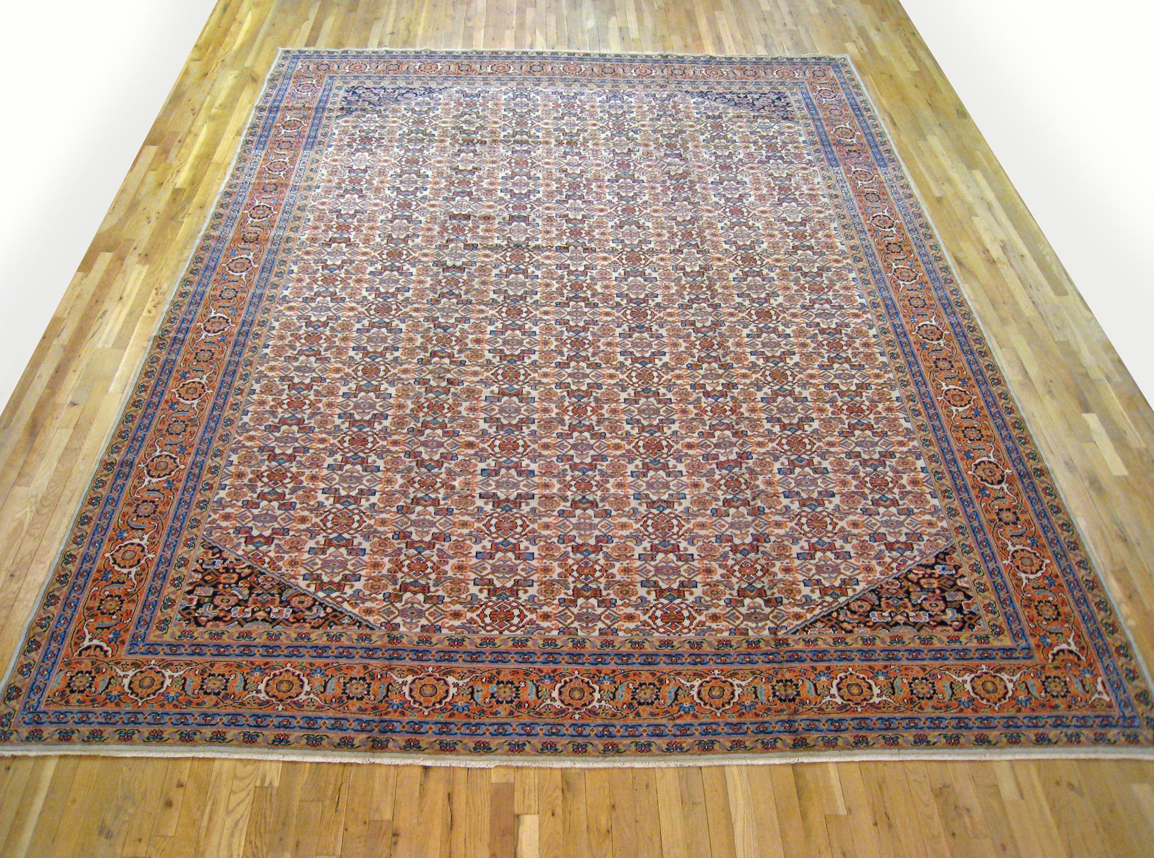 Antico tappeto orientale persiano Tabriz, circa 1920, di dimensioni pari a quelle di una stanza.

Un antico tappeto orientale persiano Tabriz, circa 1920. Dimensioni: 12'9
