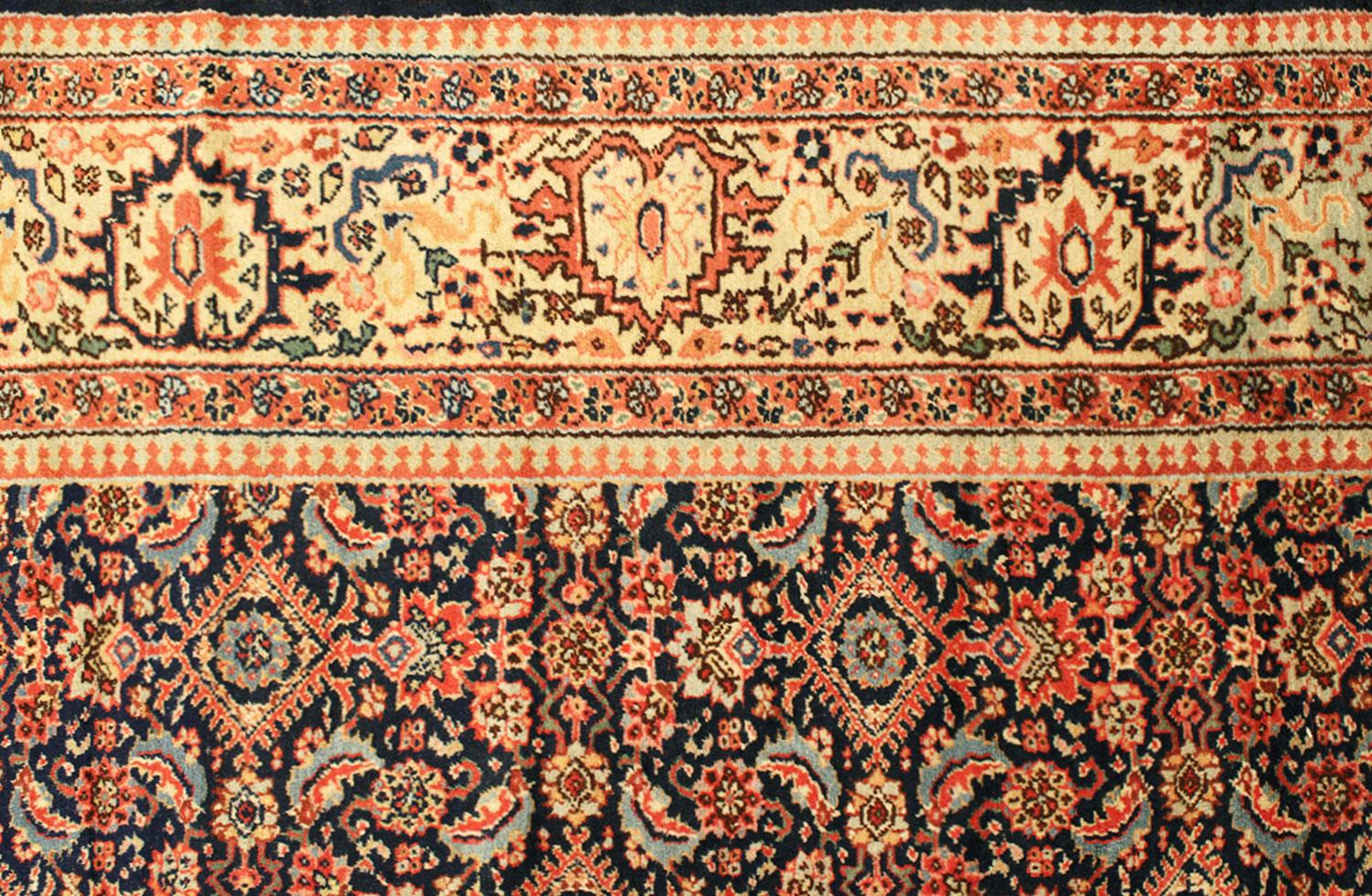 Persiano Antico tappeto persiano Tabriz orientale in formato camera con disegno Herati in vendita