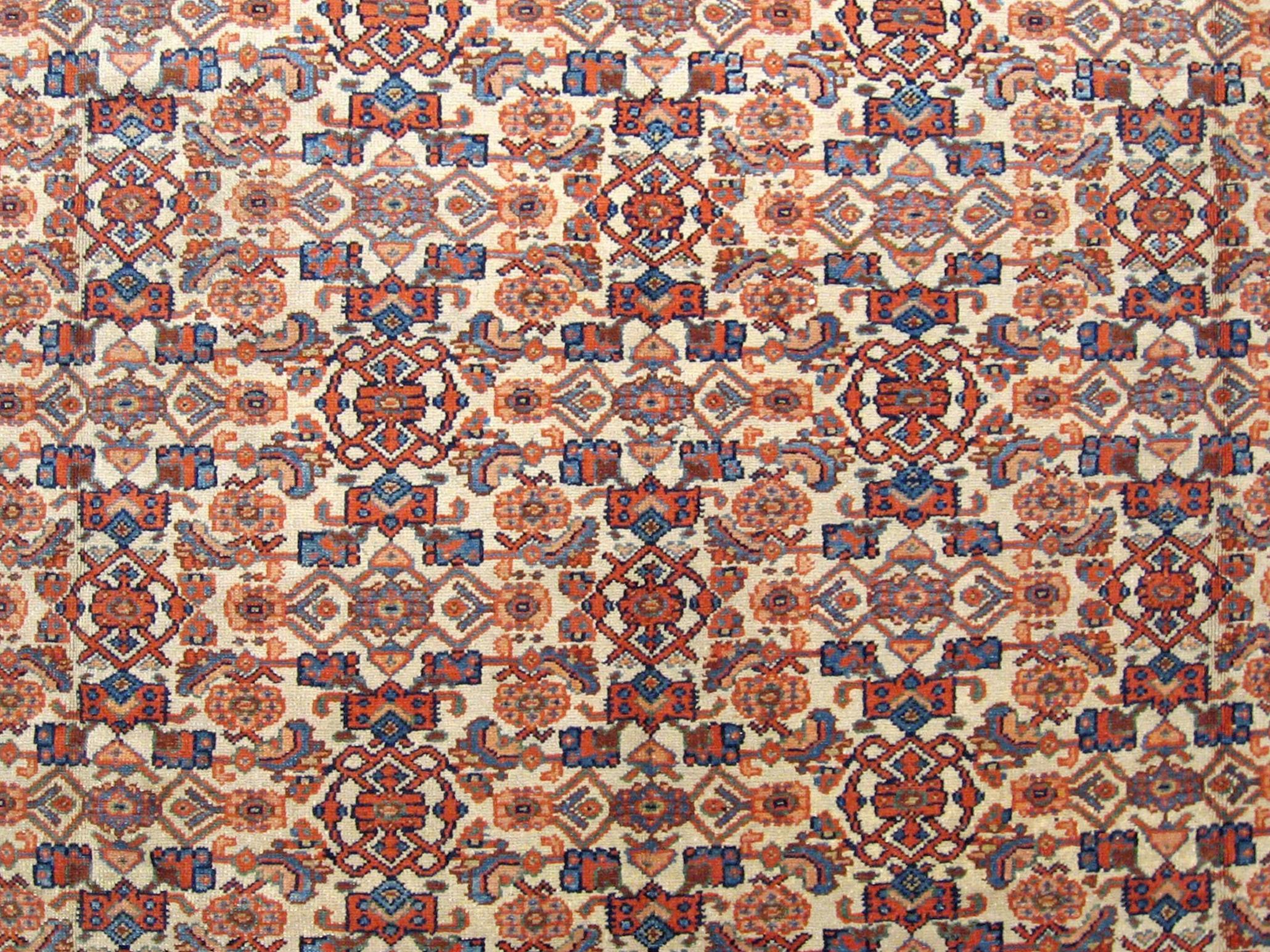 Annodato a mano Antico tappeto persiano Tabriz orientale in formato camera con disegno Herati in vendita