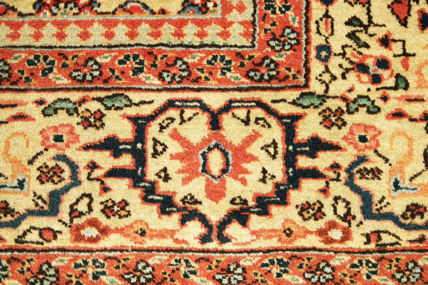Antico tappeto persiano Tabriz orientale in formato camera con disegno Herati In condizioni buone in vendita a New York, NY