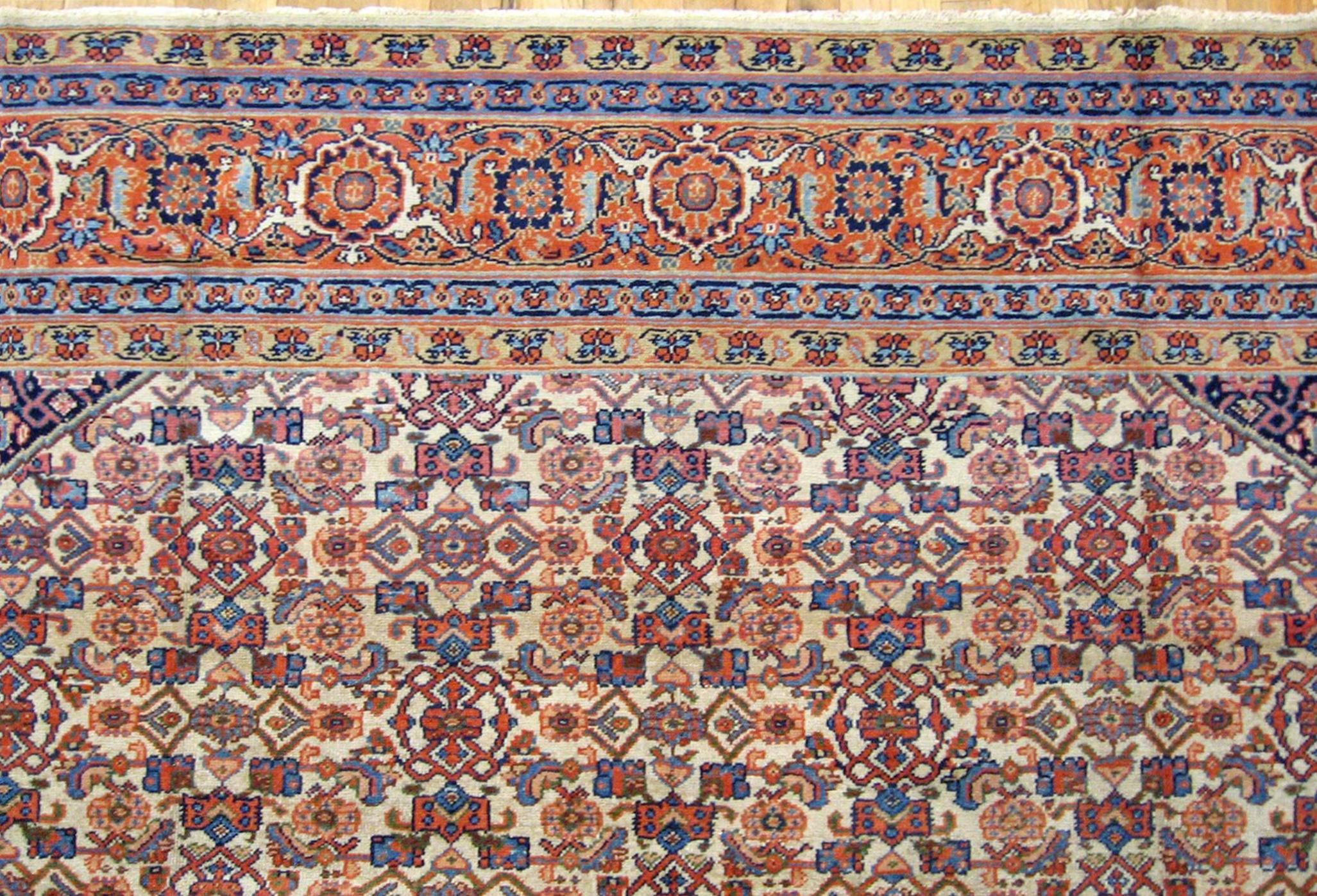 Antico tappeto persiano Tabriz orientale in formato camera con disegno Herati In condizioni buone in vendita a New York, NY