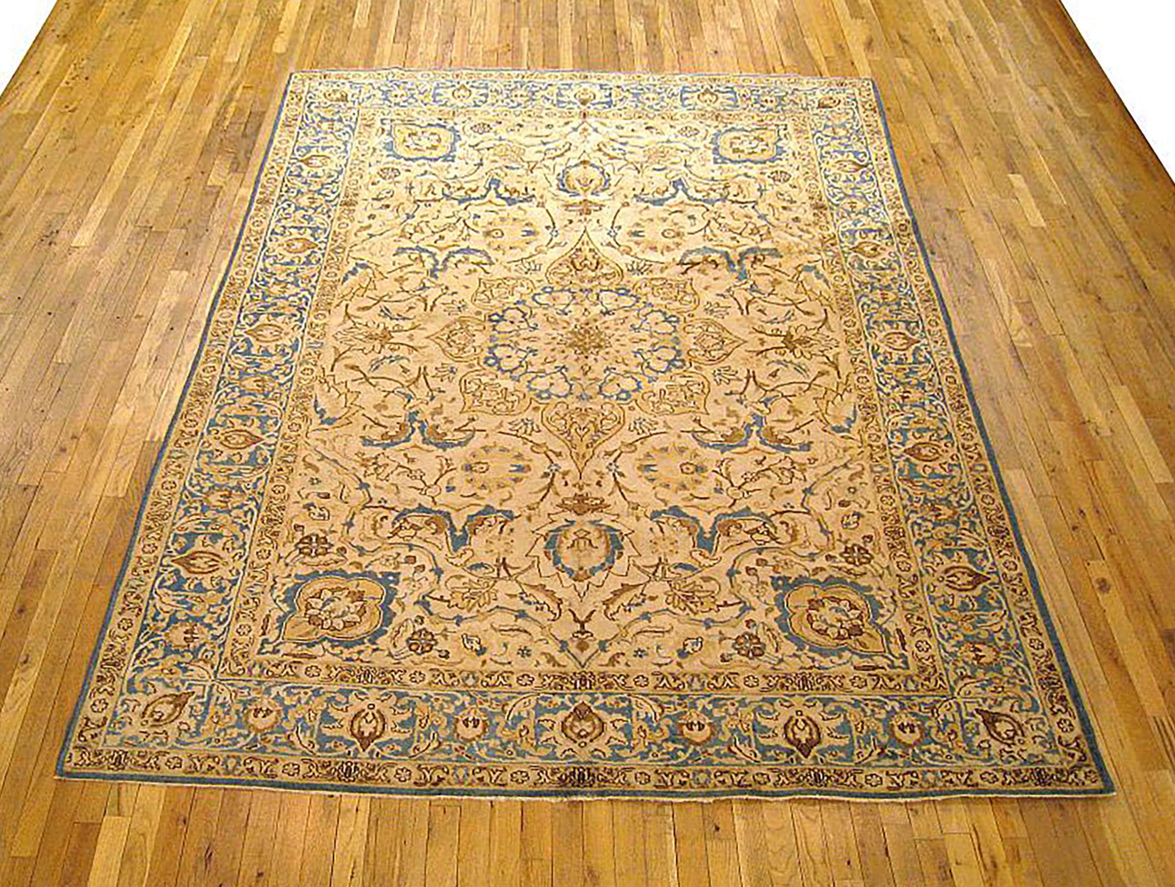 Tapis oriental persan antique Tabriz, vers 1920, de la taille d'une pièce.

Tapis oriental persan ancien de Tabriz, vers 1920. Taille : 9'6