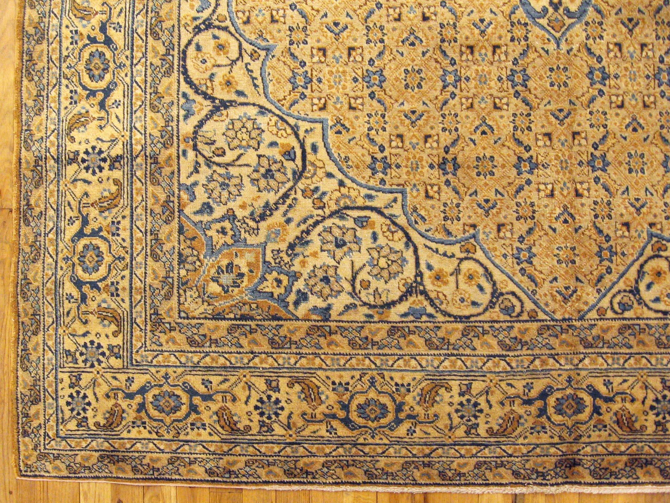 Persiano Antico tappeto persiano Tabriz Orientale in formato camera con medaglione in vendita