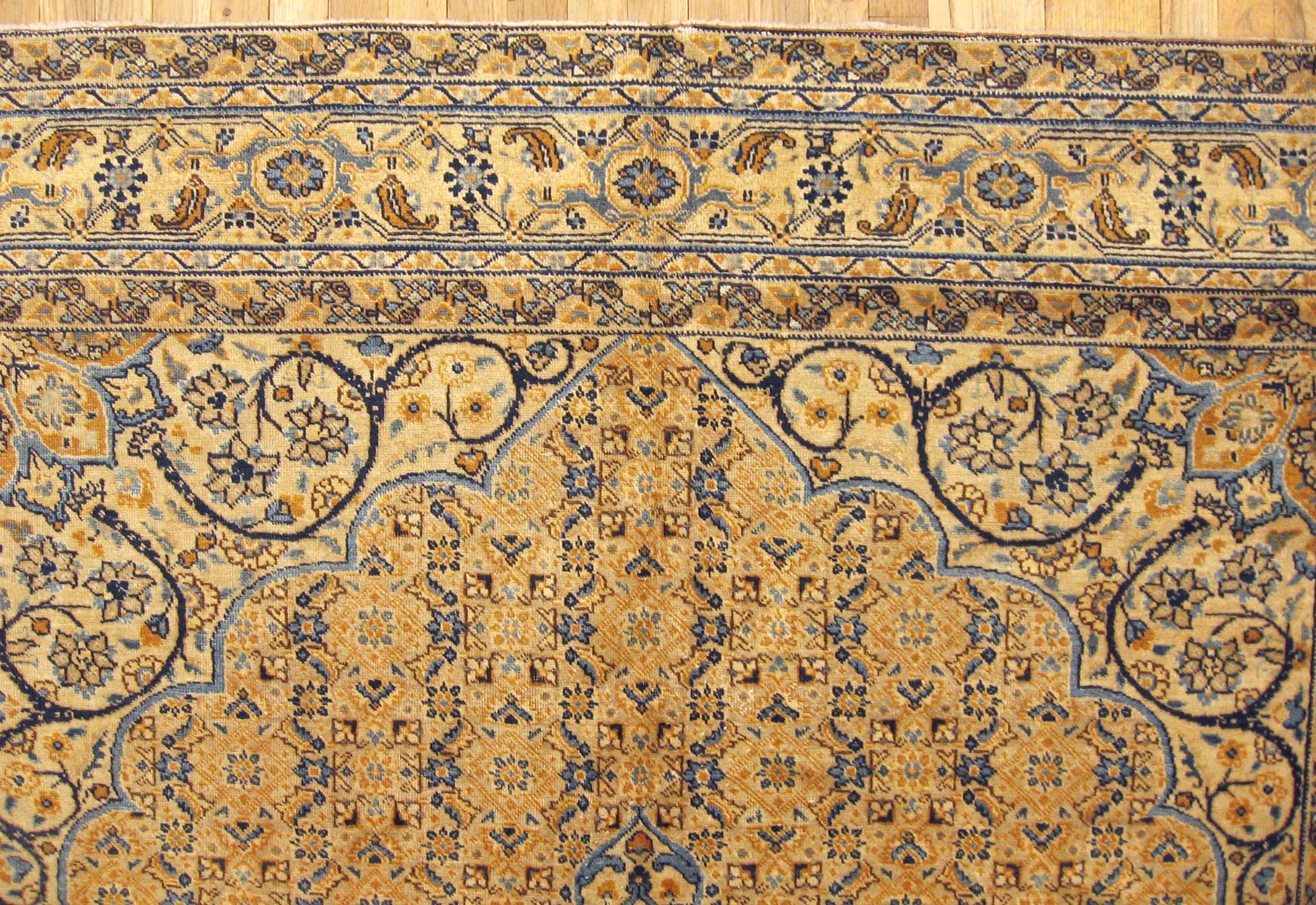 Inizio XX secolo Antico tappeto persiano Tabriz Orientale in formato camera con medaglione in vendita