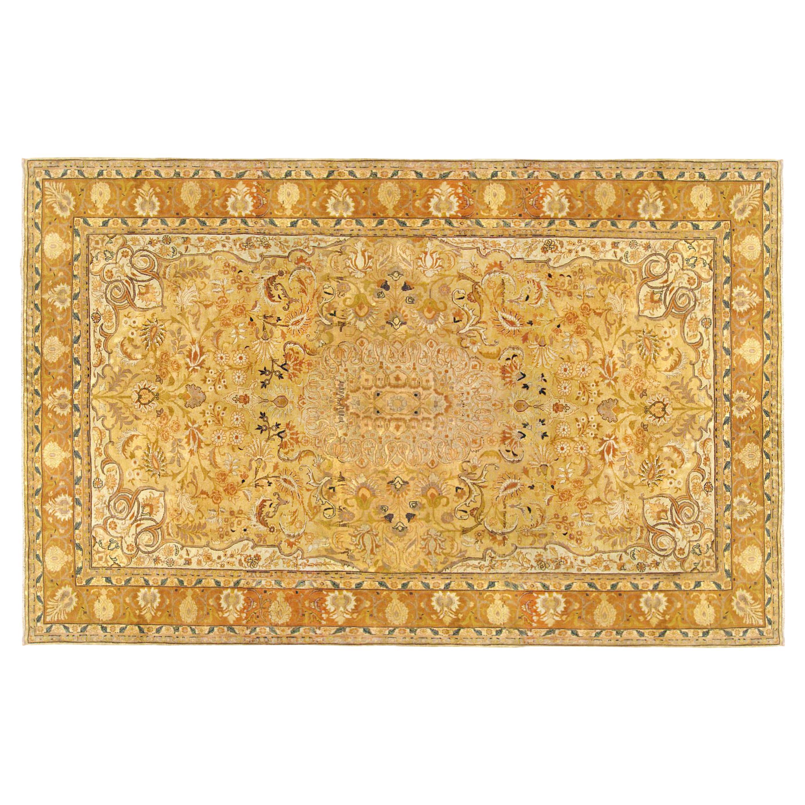 Tapis persan ancien de Tabriz Oriental de taille normale avec médaillon