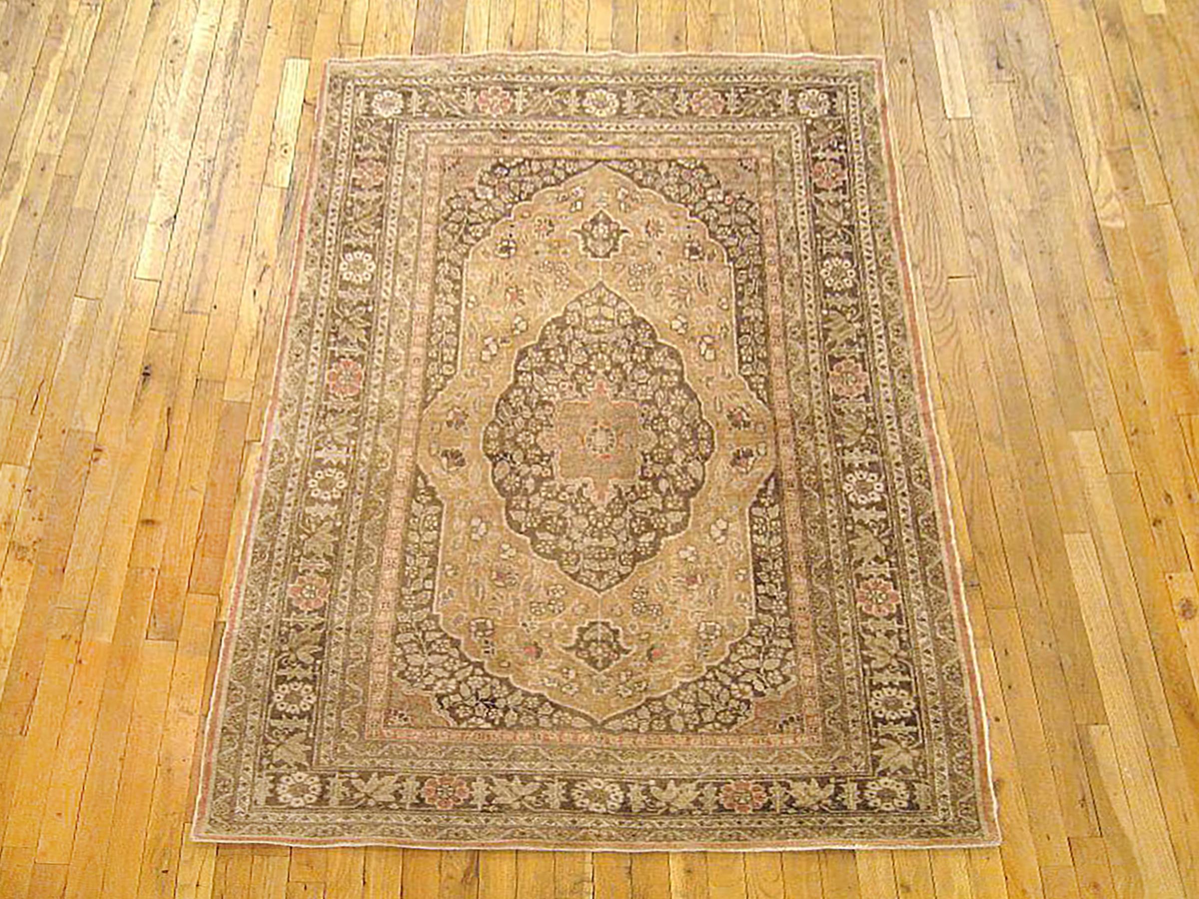 Antique Perisan Tabriz oriental carpet, circa 1920, small sized

An antique Persian Tabriz oriental carpet, circa 1920. Size: 6'0