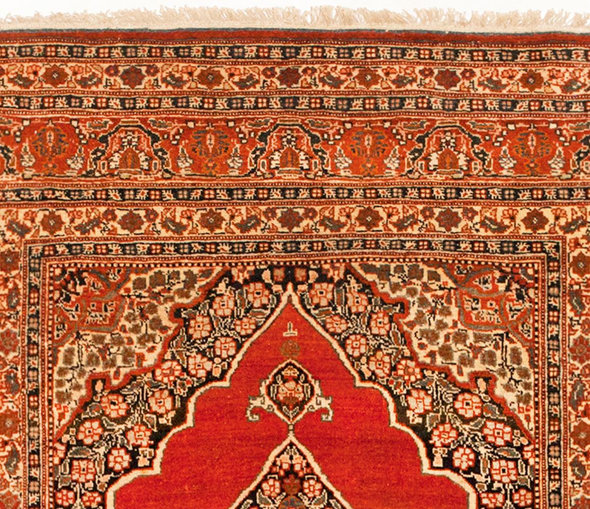 Perse Tapis persan ancien de Tabriz Oriental de petite taille avec médaillon central en vente