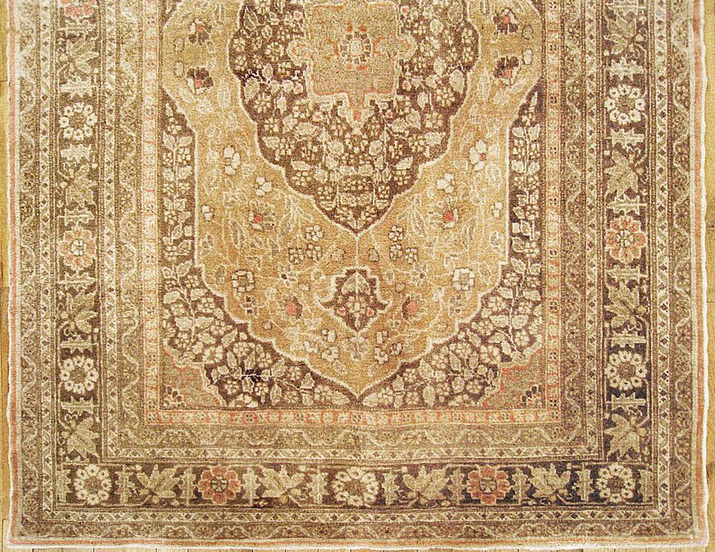 Antique Persian Tabriz Oriental Carpet in Small Size with Central Medallion In Good Condition For Sale In New York, NY