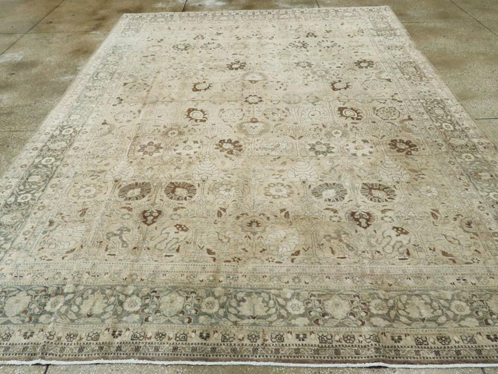 Questo tappeto persiano Tabriz dell'inizio del XX secolo, che misura 9' 0