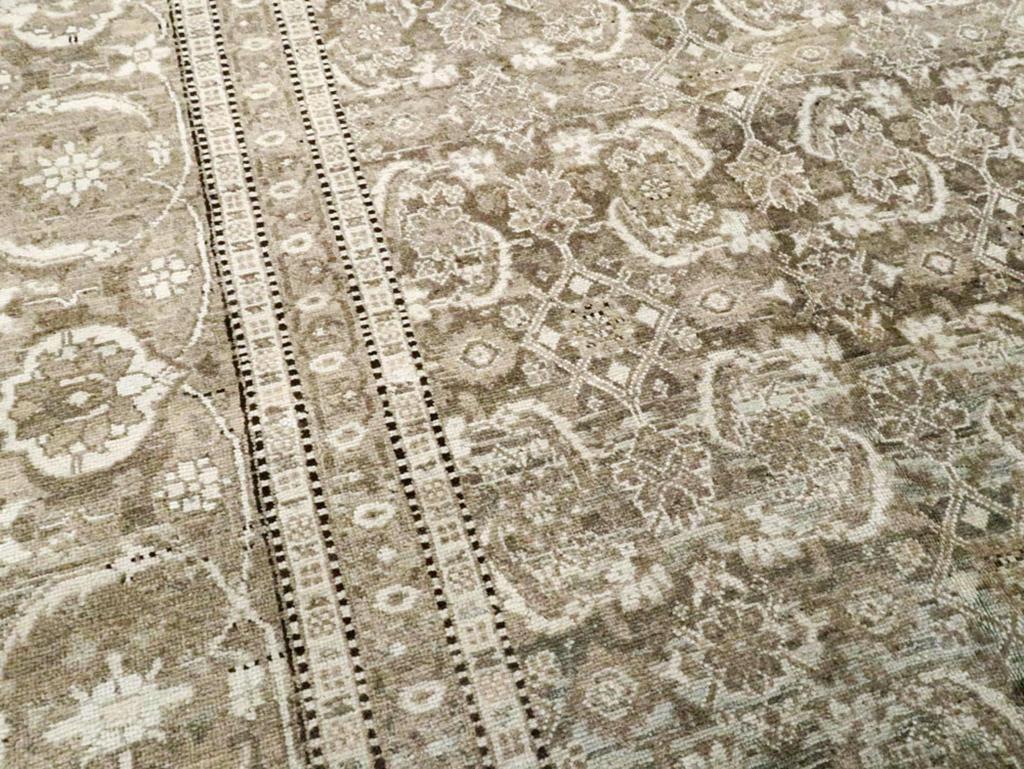 Annodato a mano Tappeto antico persiano Tabriz per la camera in vendita