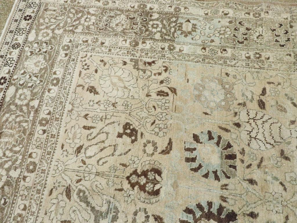 Annodato a mano Tappeto antico persiano Tabriz per la camera in vendita