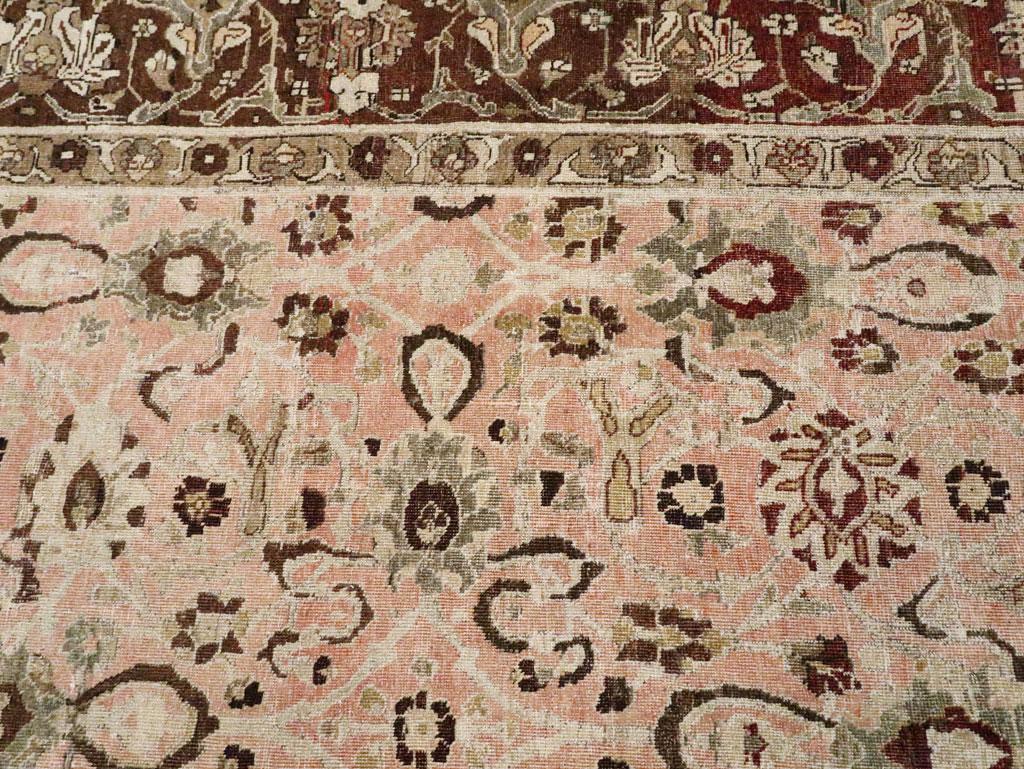 Antiker persischer Täbris-Teppich in Zimmergröße (Handgeknüpft) im Angebot