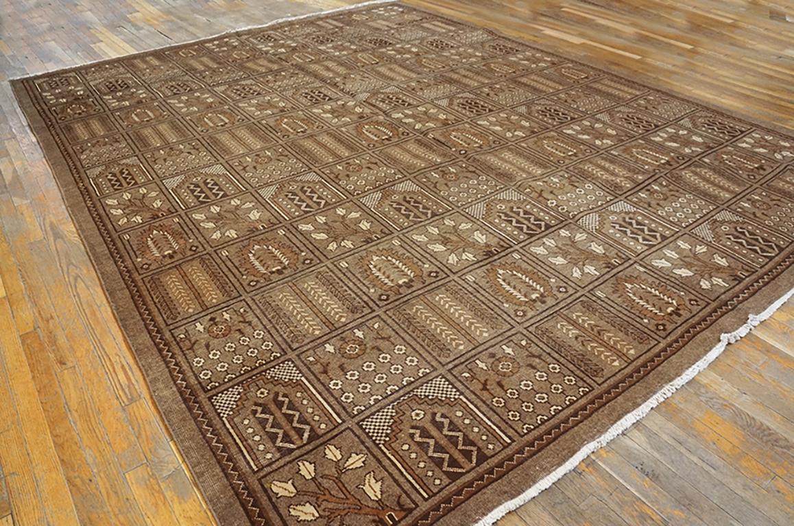 Antique Persian Tabriz rug. Size: 10'0