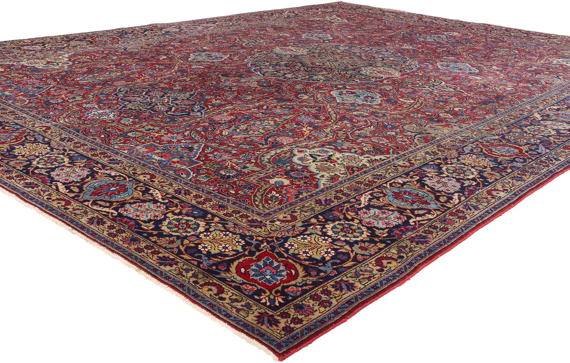 79003 Tappeto antico Tabriz persiano, 10'08 x 13'10. Questo tappeto Tabriz antico in lana annodato a mano è un monumentale tributo alla tradizionale maestria dei tessitori di Tabriz. Dominato da un medaglione centrale ovale cuspidato e ancorato da