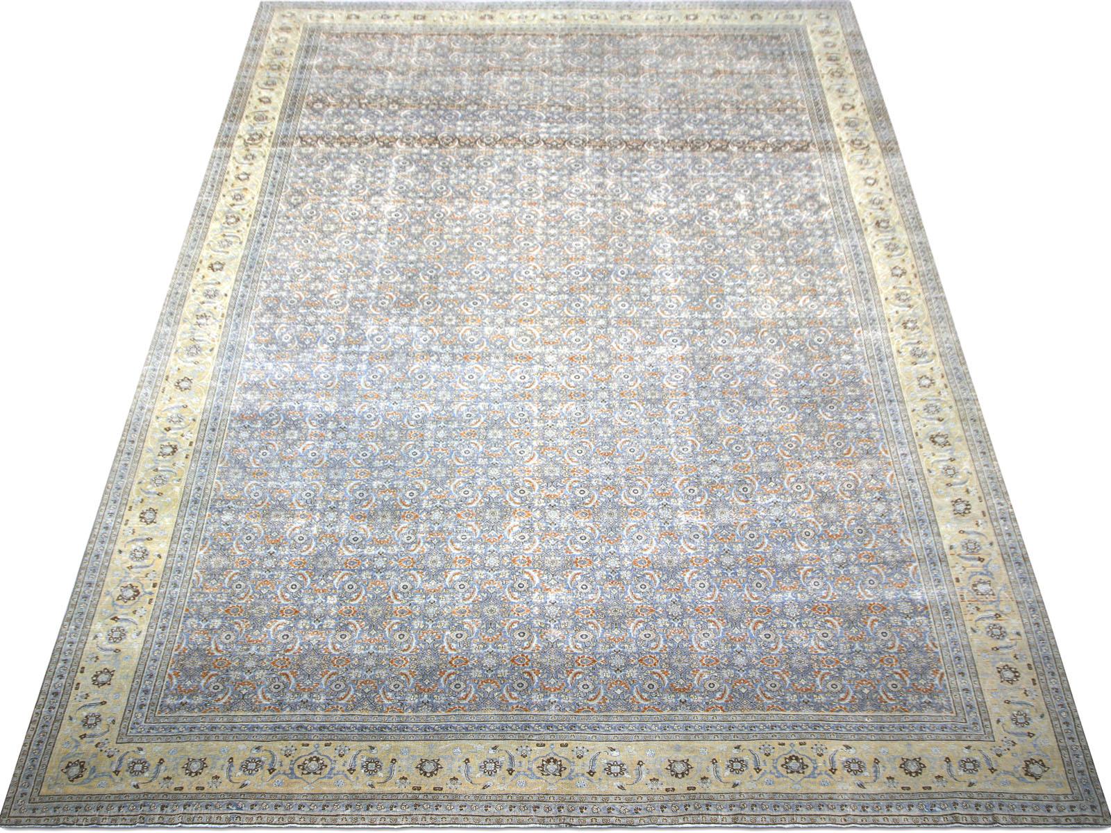 Début du 20ème siècle Antique Persian Tabriz Rug - 13'3
