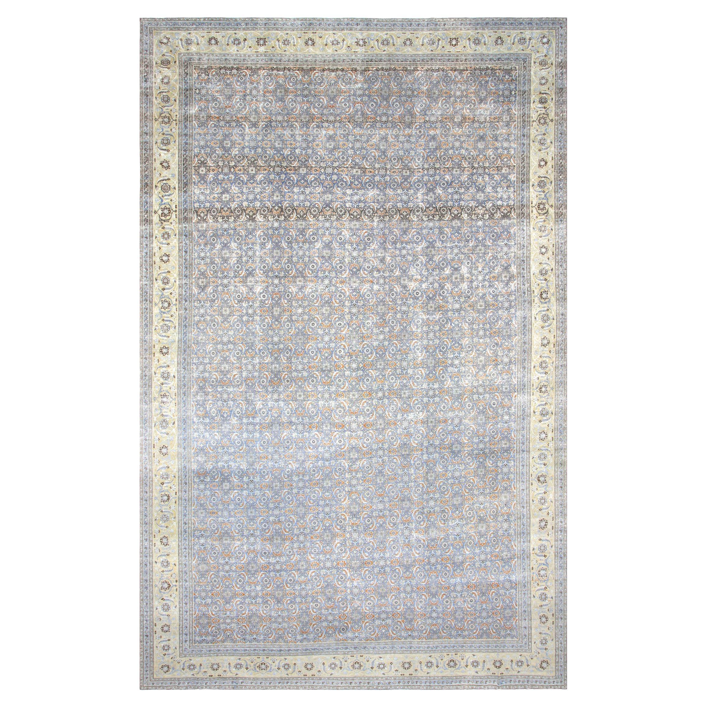 Antique Persian Tabriz Rug - 13'3" x 21'3" en vente
