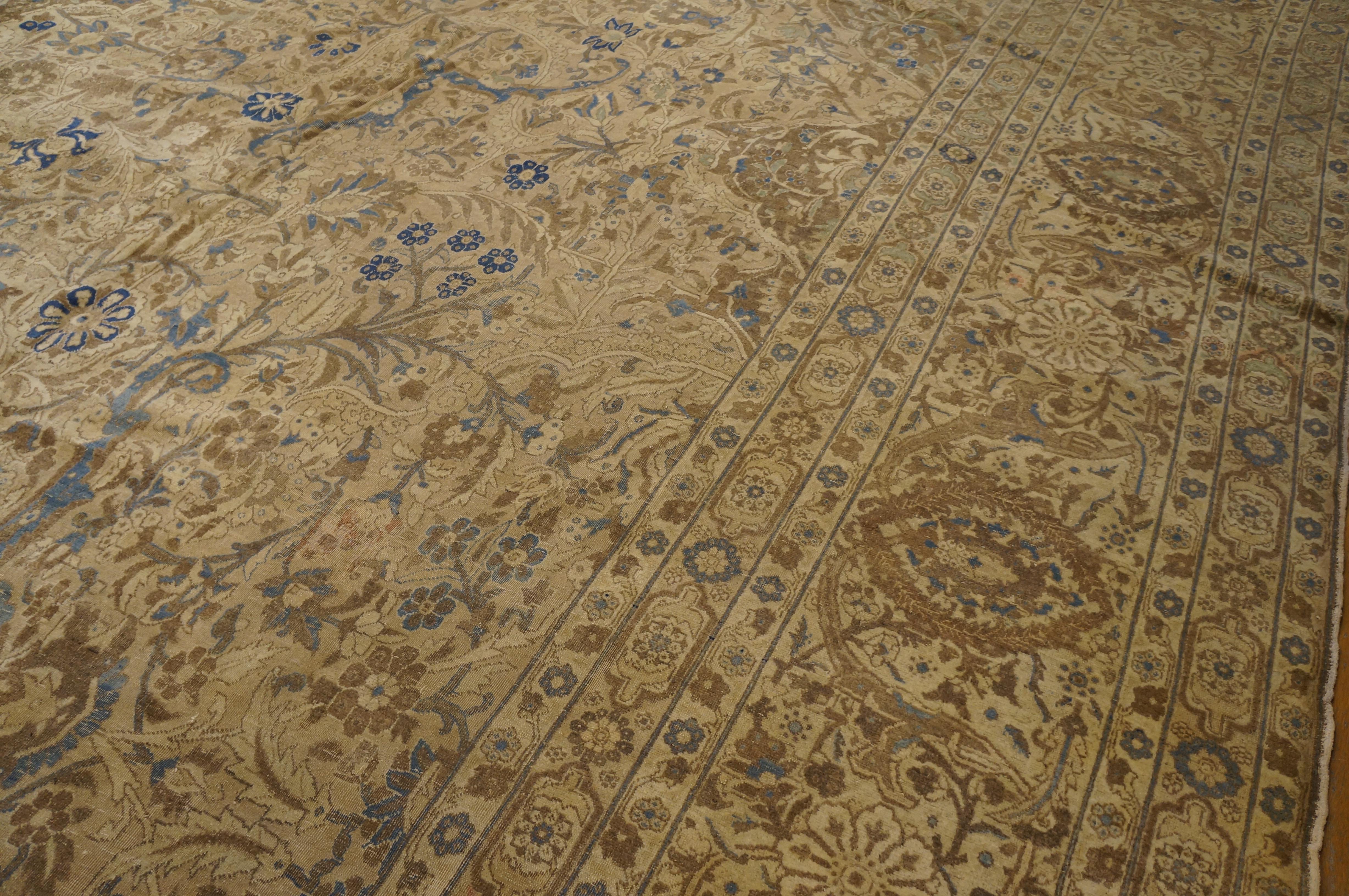 Tappeto persiano Tabriz della fine del XIX secolo ( 18' x 26' ) In condizioni buone in vendita a New York, NY