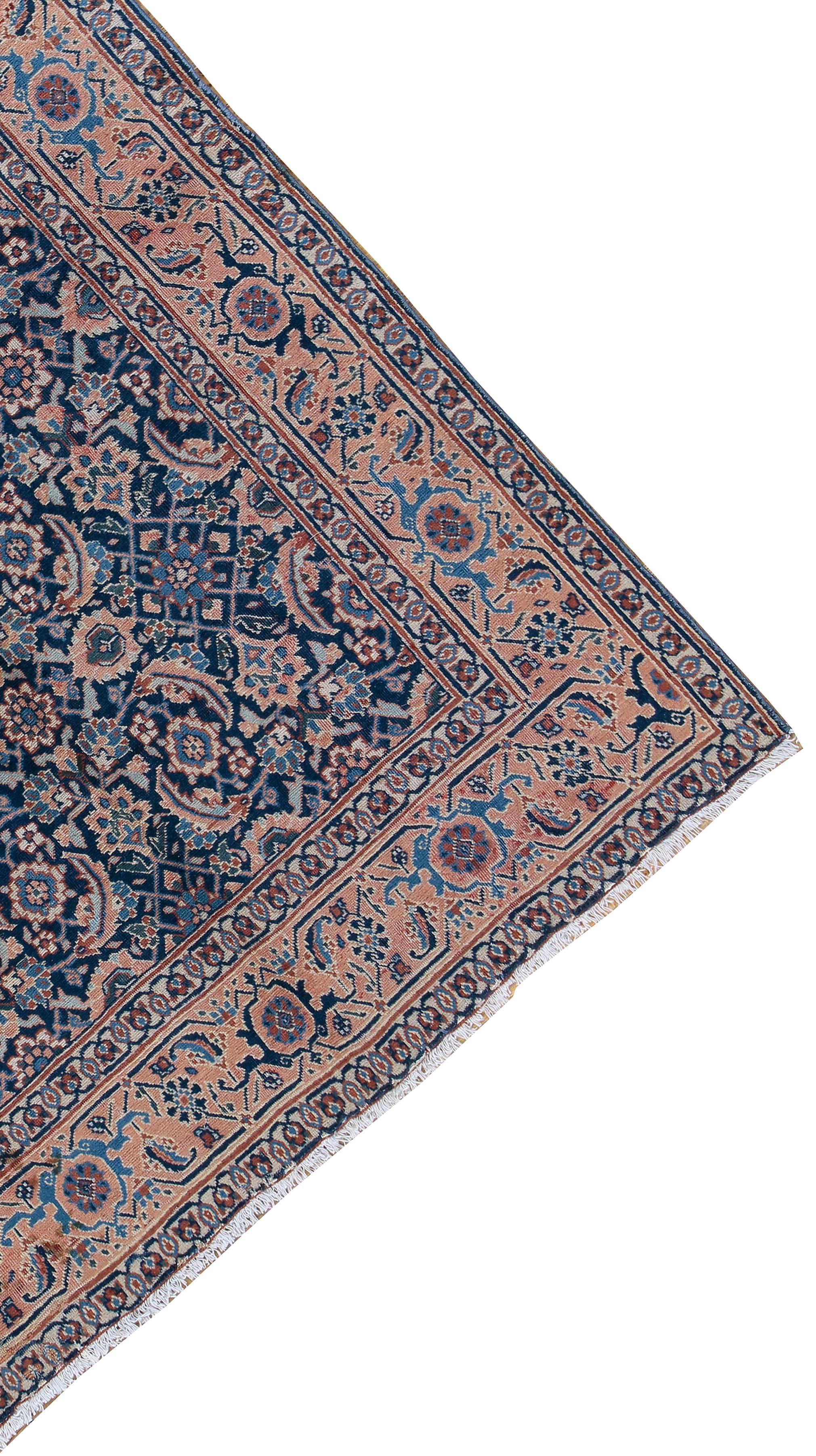 Antiker persischer Täbris-Woll- Scatter-Teppich, handgeknüpft, 4'7 x 6'7, um 1900 (Persisch) im Angebot