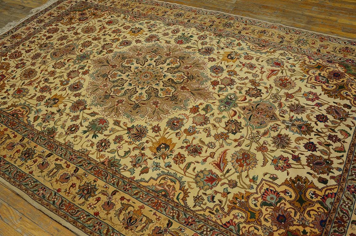 Antiker persischer Täbriz-Teppich, 2,25 m x 2,25 m im Zustand „Gut“ im Angebot in New York, NY