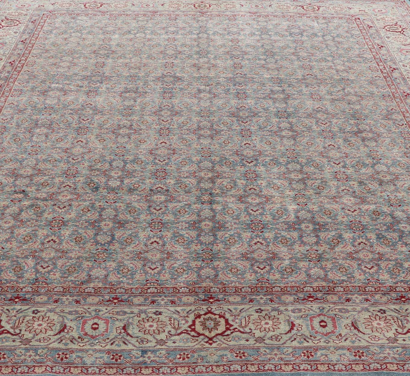 Tappeto Keivan Woven Arts Tabriz persiano antico Design/One floreale. Keivan Woven Arts / tappeto X23-0606, paese d'origine/tipo: Iran / Tabriz, circa 1910.
Misure: 10'10 x 13 
Questo tappeto Tabriz presenta un'area di confine relativamente