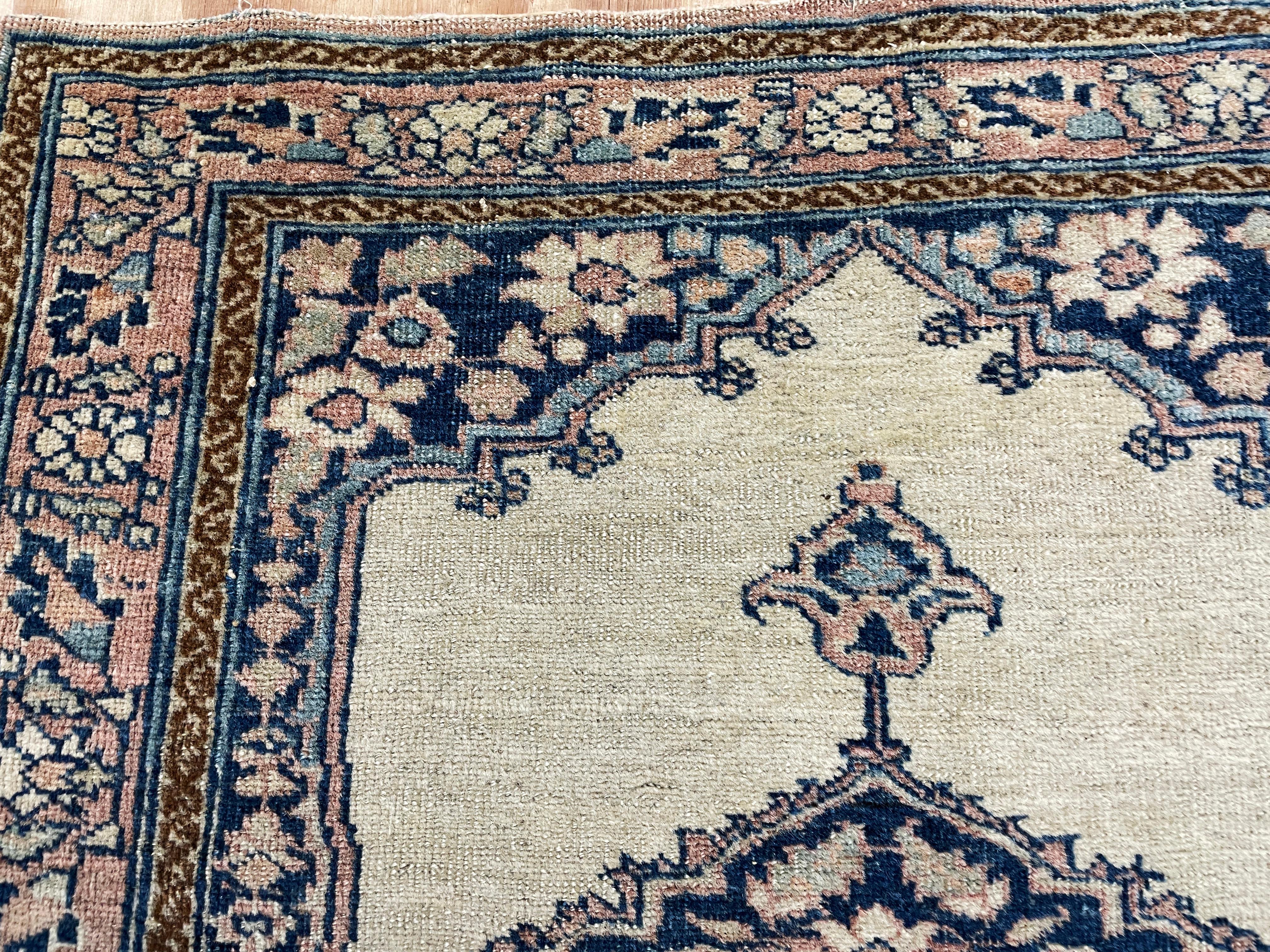 Persiano Tabriz persiano antico  Tappeto, così com'è in vendita