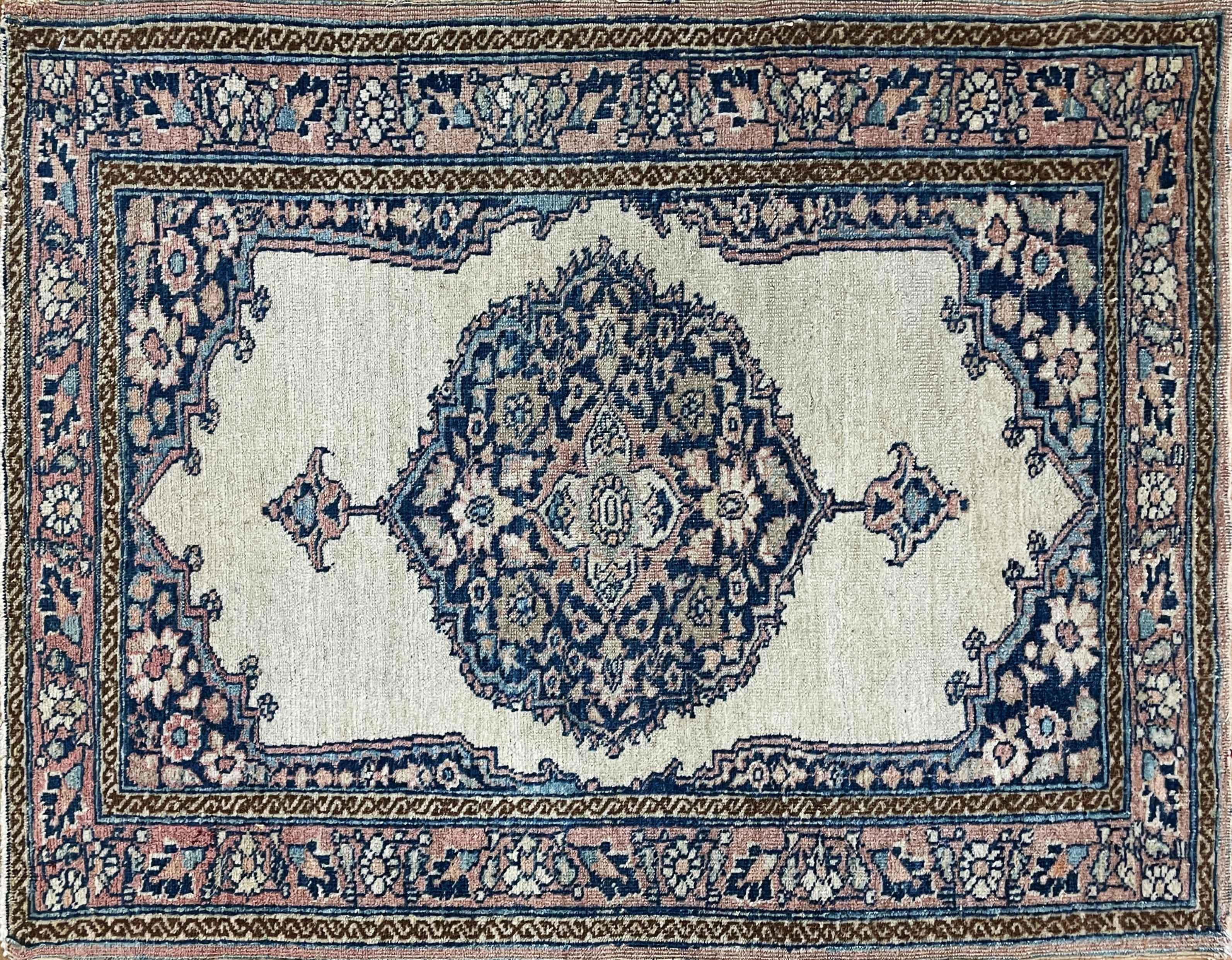 XIX secolo Tabriz persiano antico  Tappeto, così com'è in vendita