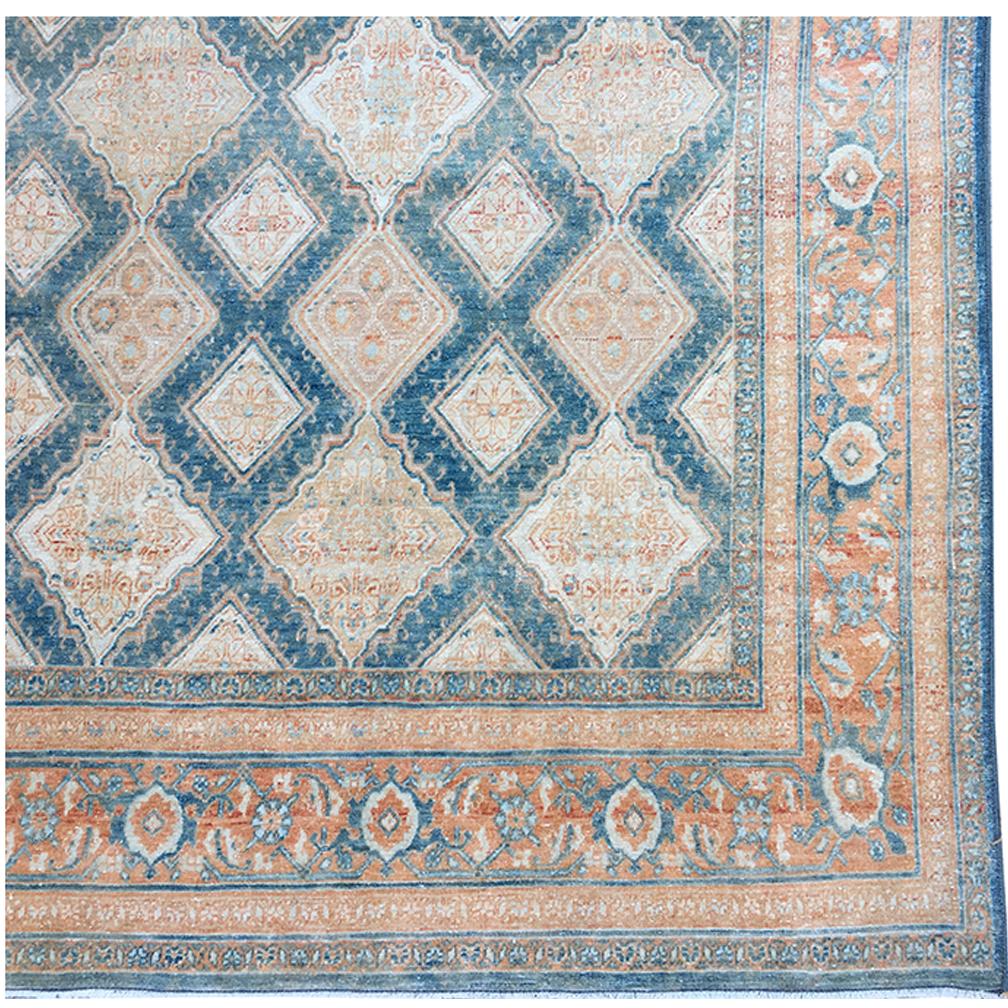 Noué à la main Ancien tapis persan de Tabriz bleu ivoire rouille brun clair en vente