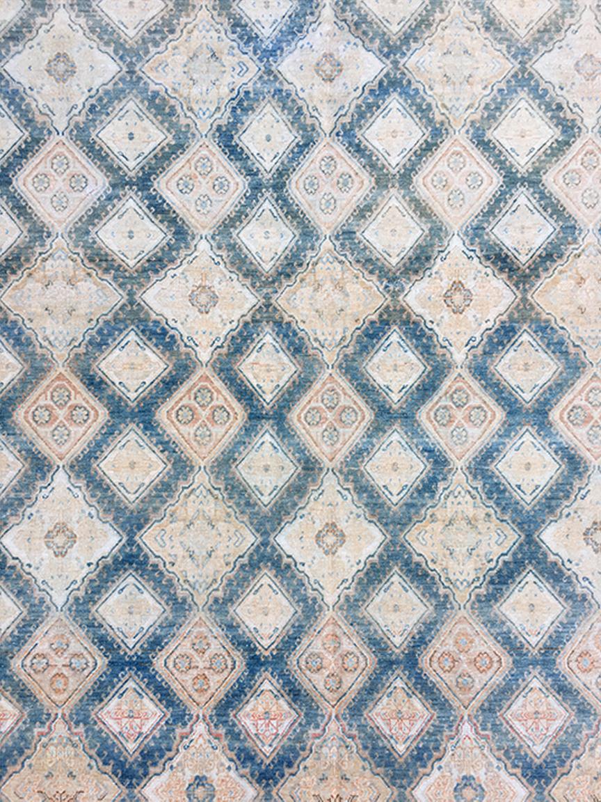 Ancien tapis persan de Tabriz bleu ivoire rouille brun clair Bon état - En vente à Los Angeles, CA