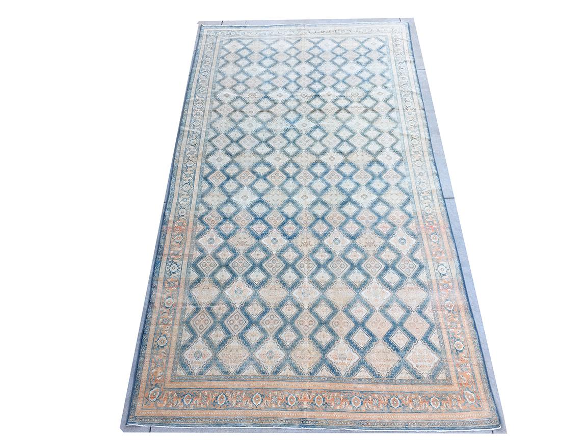Ancien tapis persan de Tabriz bleu ivoire rouille brun clair en vente 1