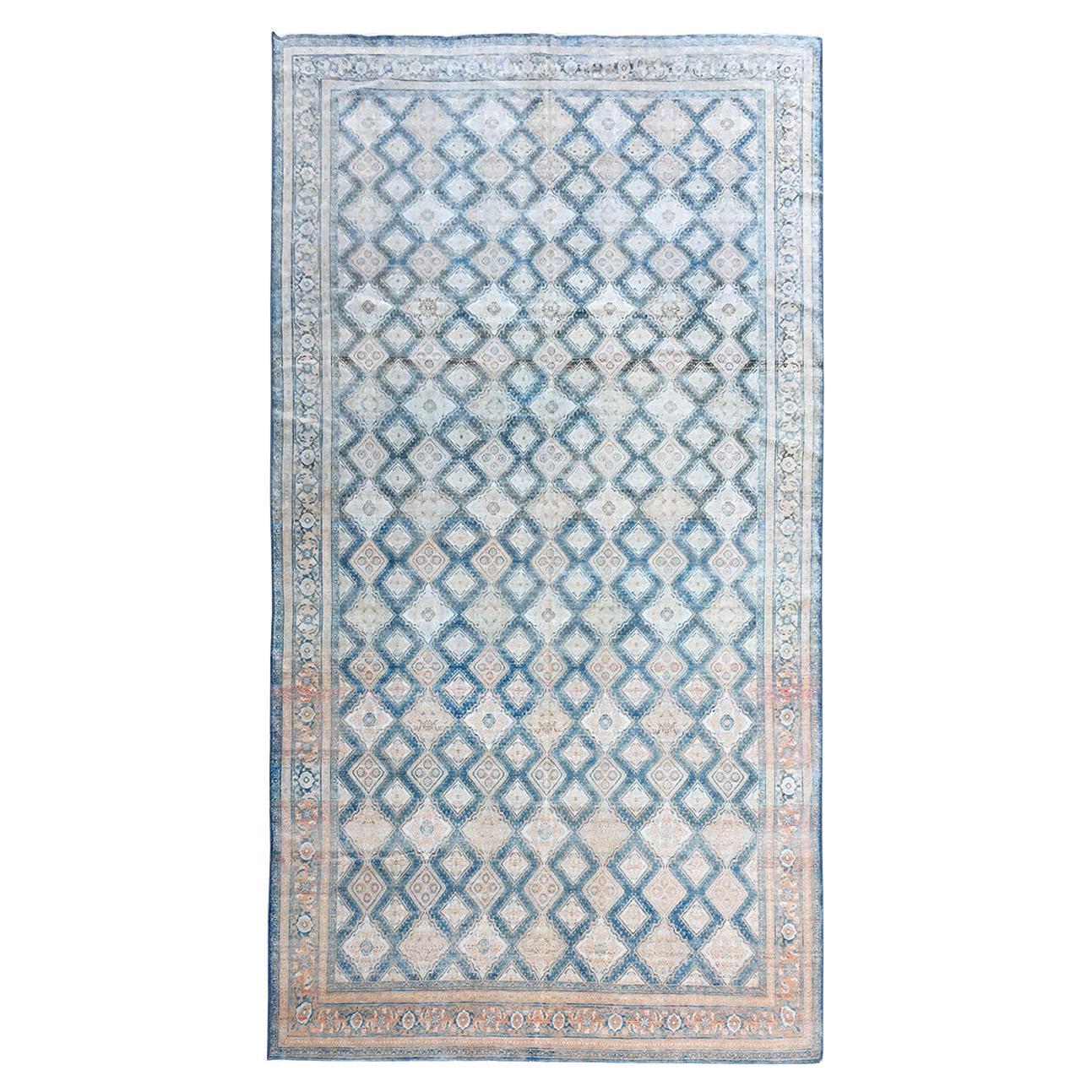 Ancien tapis persan de Tabriz bleu ivoire rouille brun clair en vente